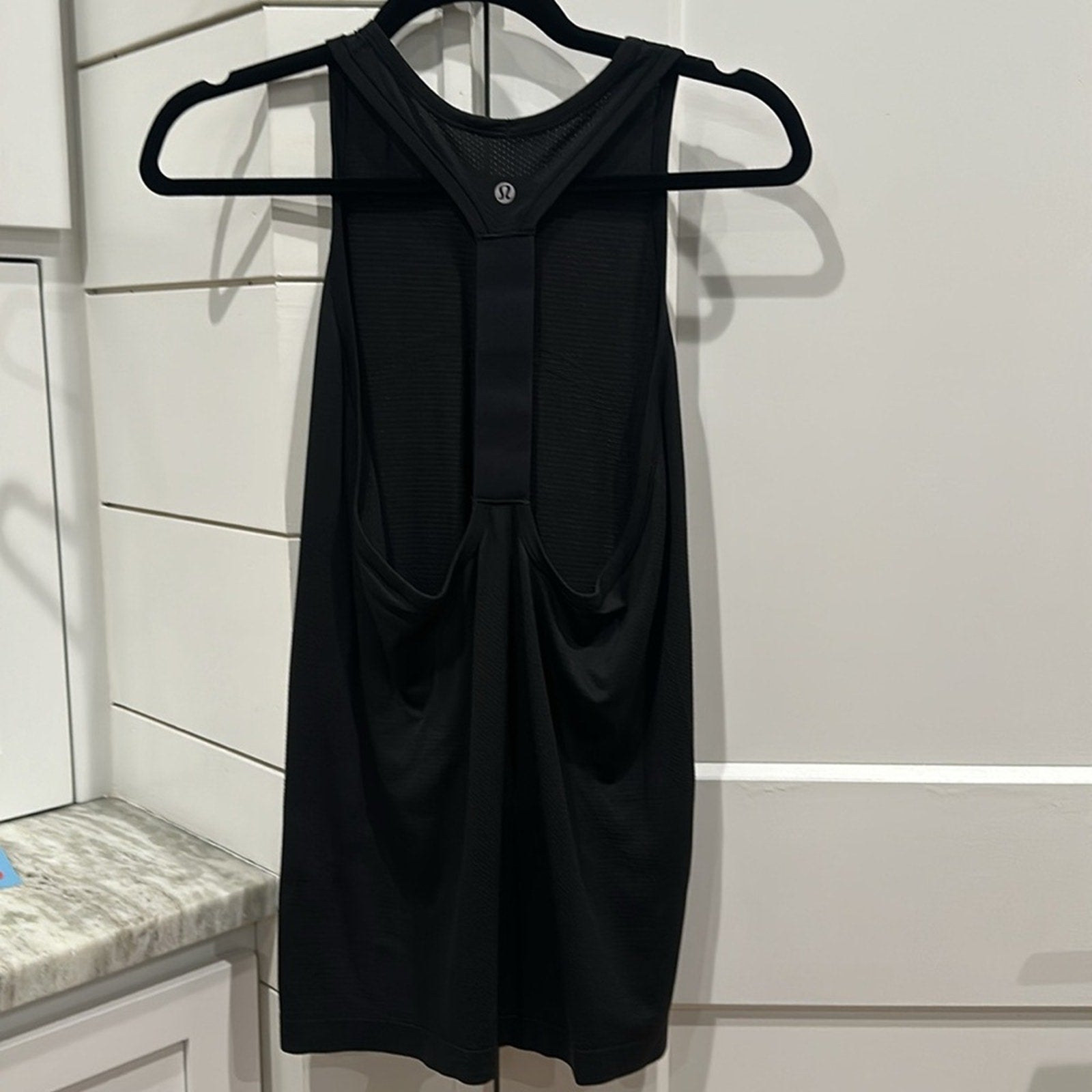 (6129)  🍋 LULULEMON RUN: Swiftly Tech T-BACK Sz 8 ** LOVED BLACK