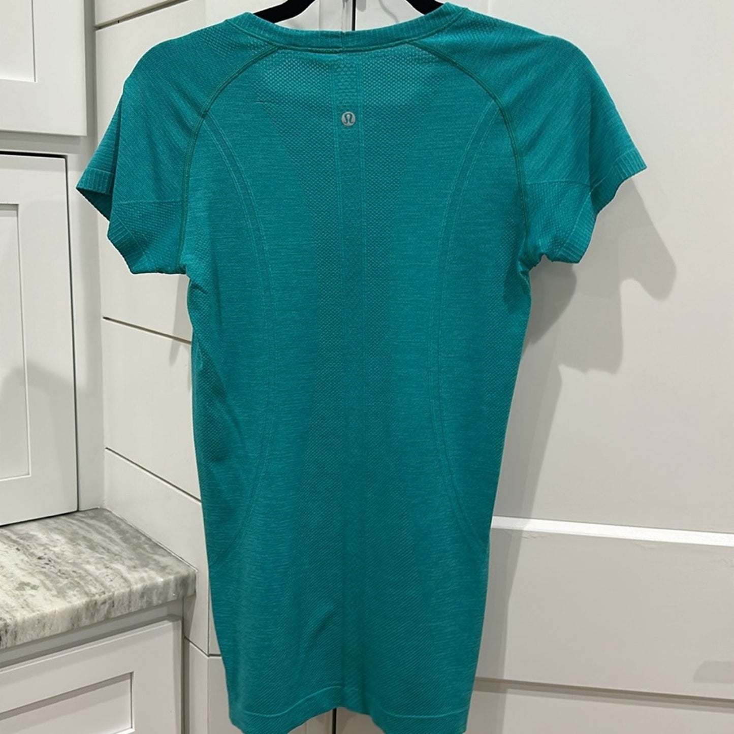 6117 Lululemon Swiftly Tech Women’s Short Sleeve Size 8