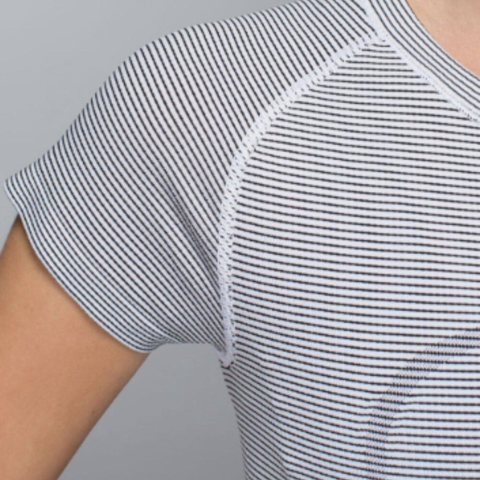 6085 - LULULEMON RUN: Swiftly Tech Short Sleeve Crew Sz 6 **LOVED