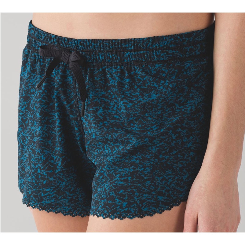 6744 - Lululemon Hit It Short (3 1/2") Iced Wave Capri Black IN Sz 10