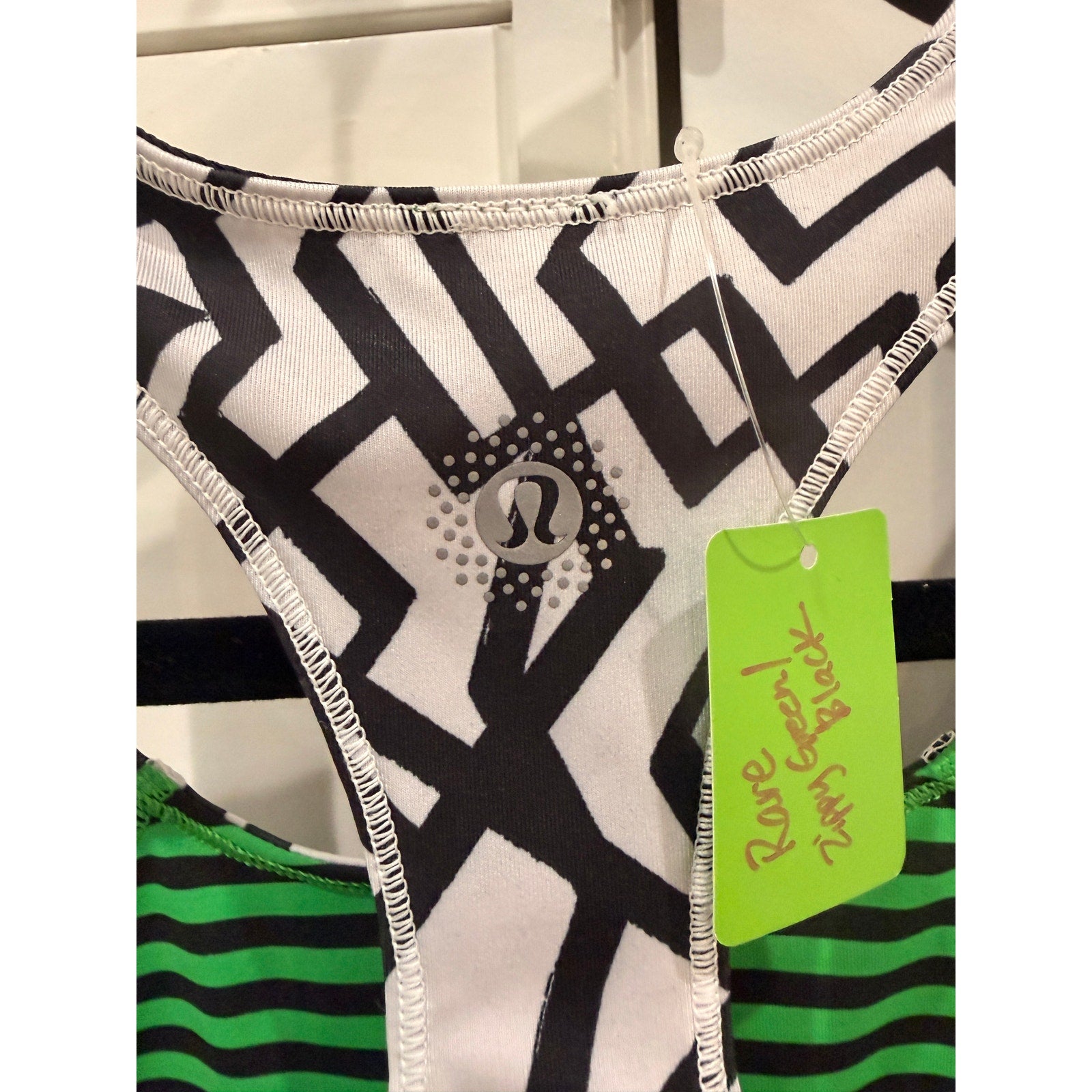 38 Lululemon Take 2 SEAWHEEZE (2015) reversible Sports Bra Sz 0/2 P2P= 12" *RARE