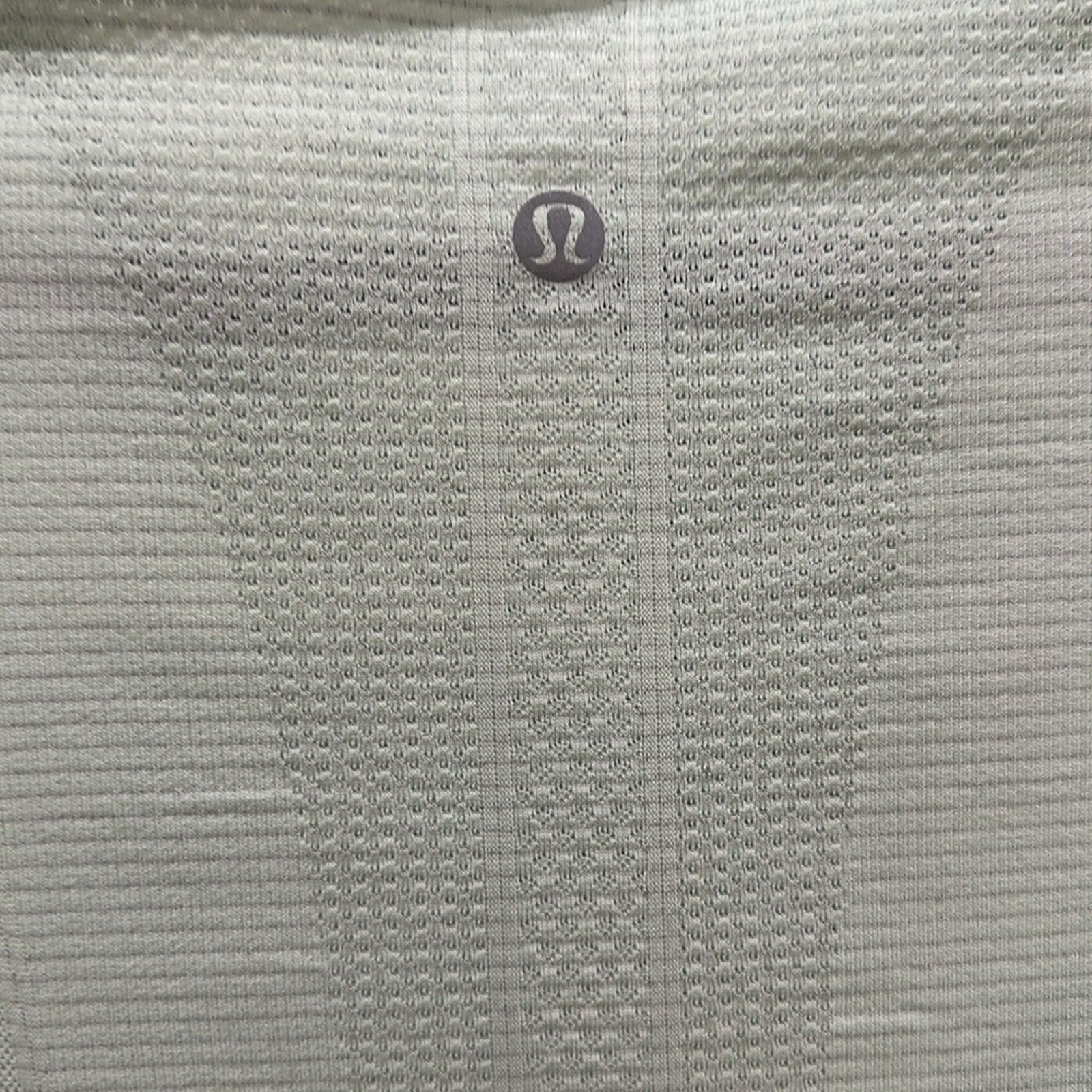6077 - LULULEMON RUN: Swiftly Tech Short Sleeve Crew Sz 6 **LOVED