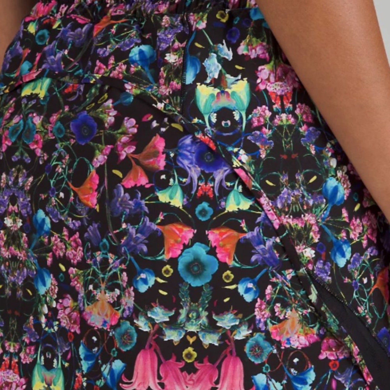 (6574) NWT Lululemon Hotty Hot High-Rise Skirt Sz 2