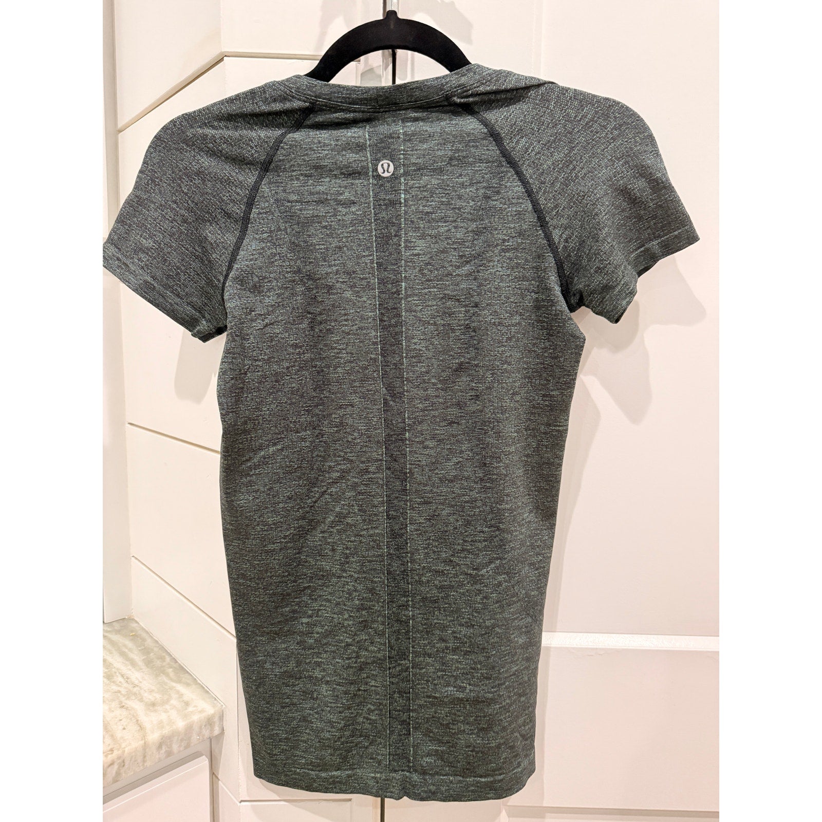 6174 - LULULEMON Swiftly Speed Short Sleeve Blk /Dp Coal /Clean Grn  Sz 4 *RARE