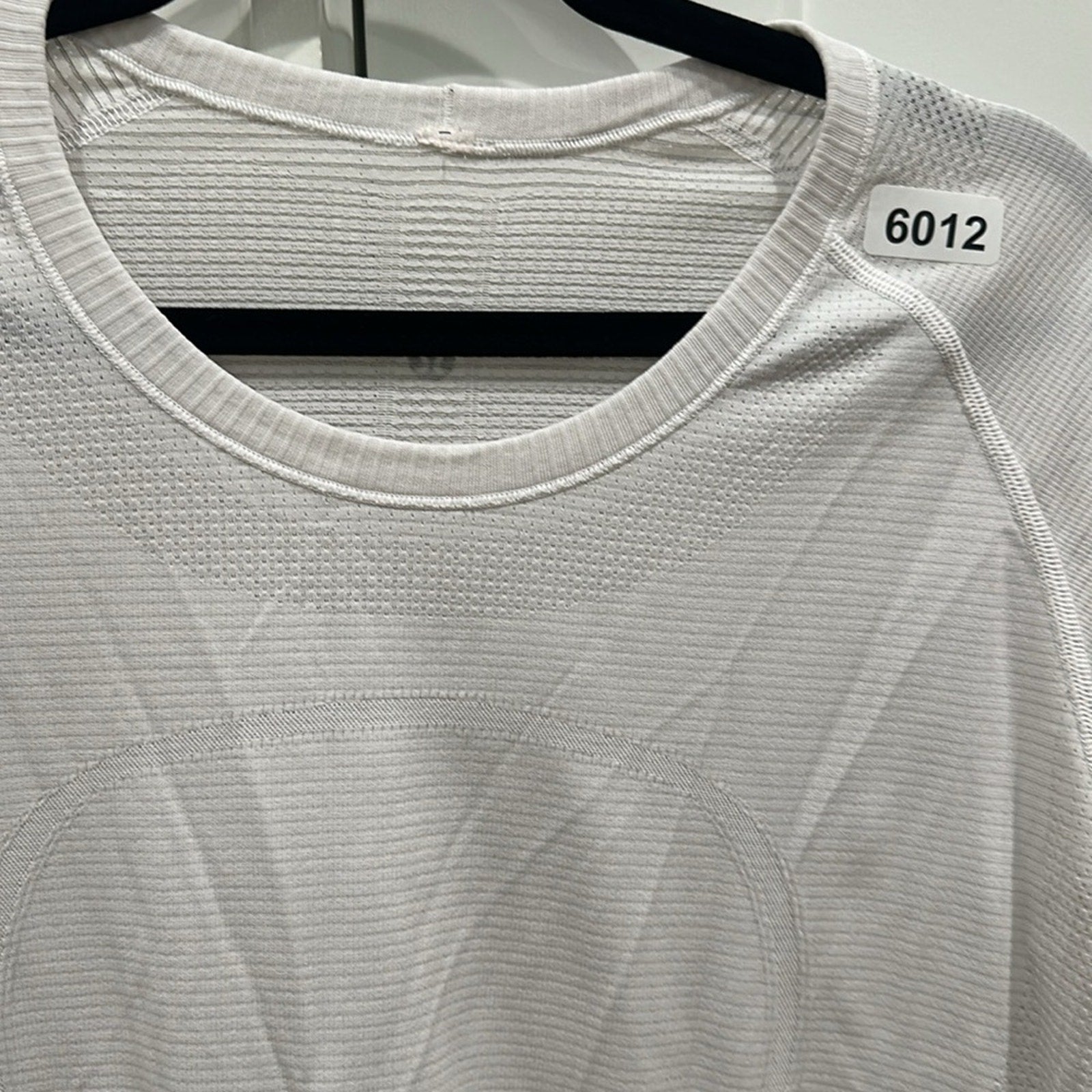 (6012)  🍋 LULULEMON RUN: Swiftly Tech Long Sleeve Crew Sz 12 WHITE