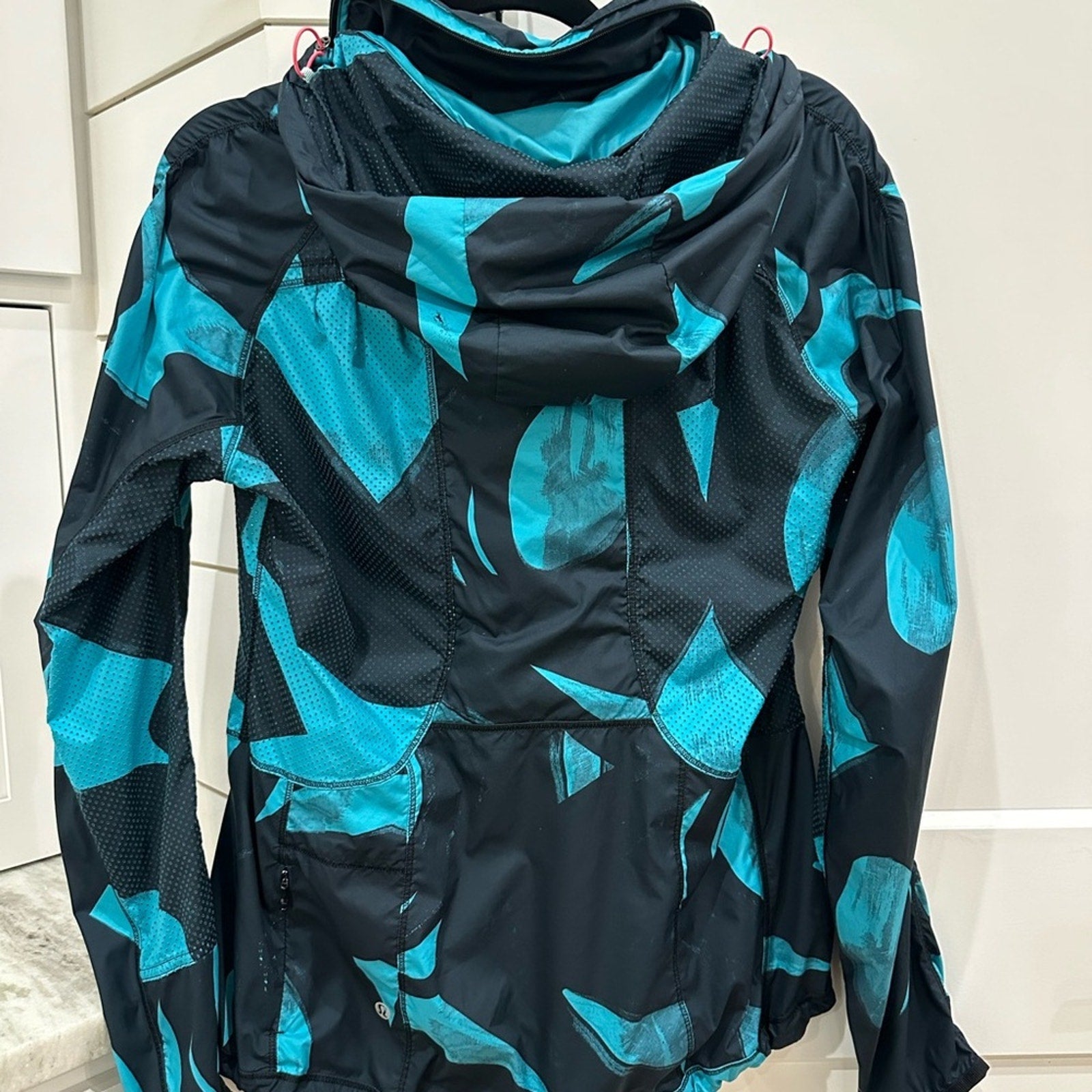 (2175) LULULEMON Back Pack It Jacket Sz 8 **LOVED**