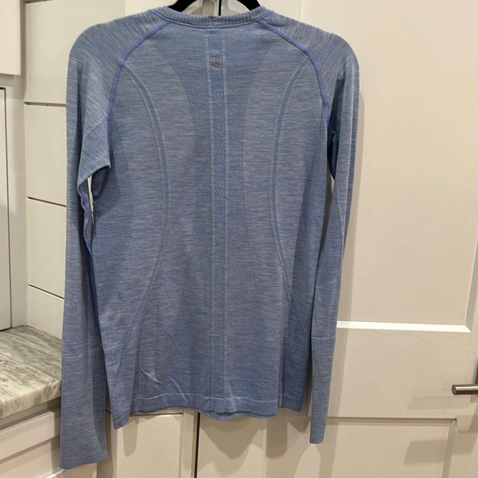 2050 - LULULEMON RUN: Swiftly Tech Long Sleeve Crew Sz 8