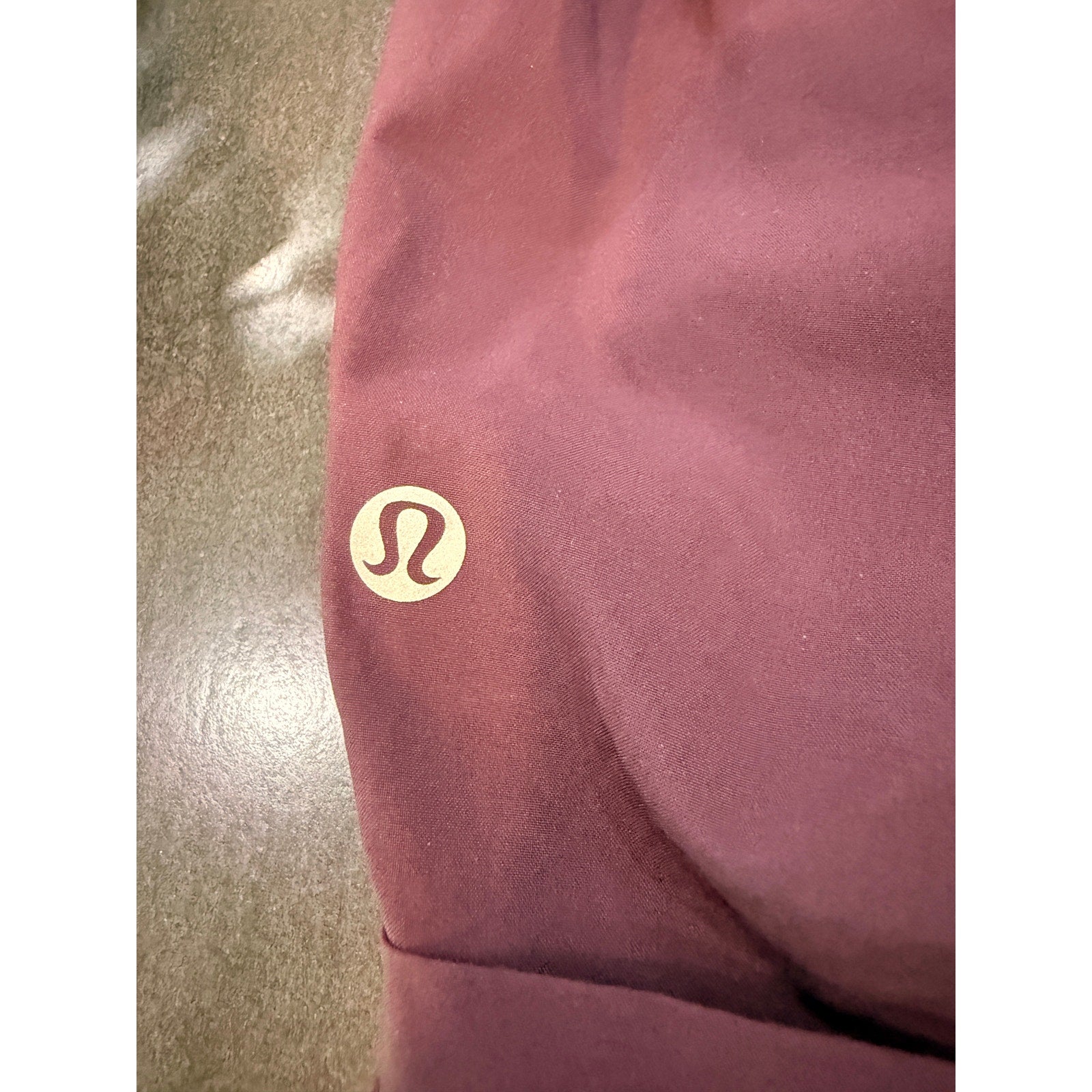 6452 LULULEMON Spring Break Away Short in Maroom Sz 8
