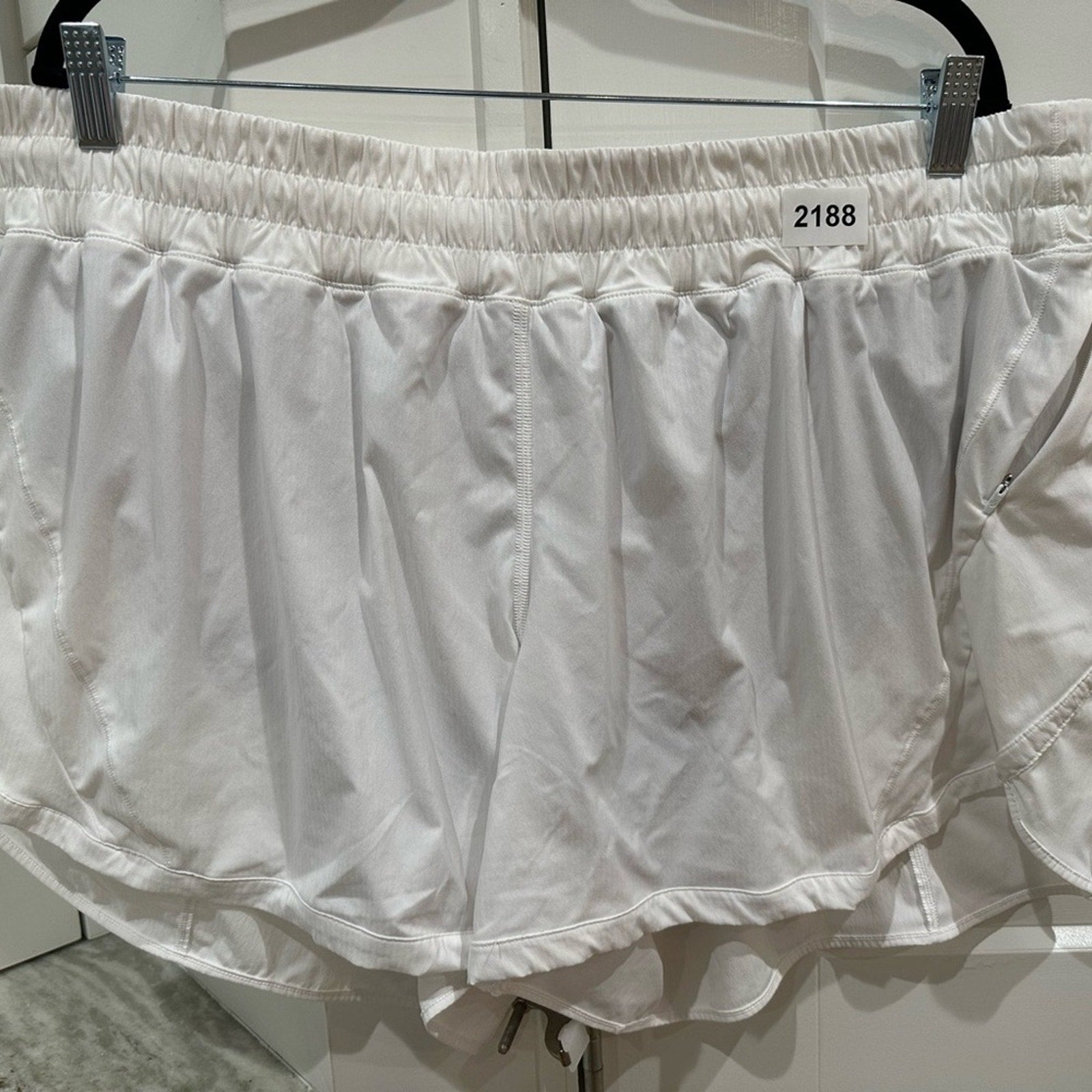 (2188) LULULEMON Track that Short 5" in Sz 20