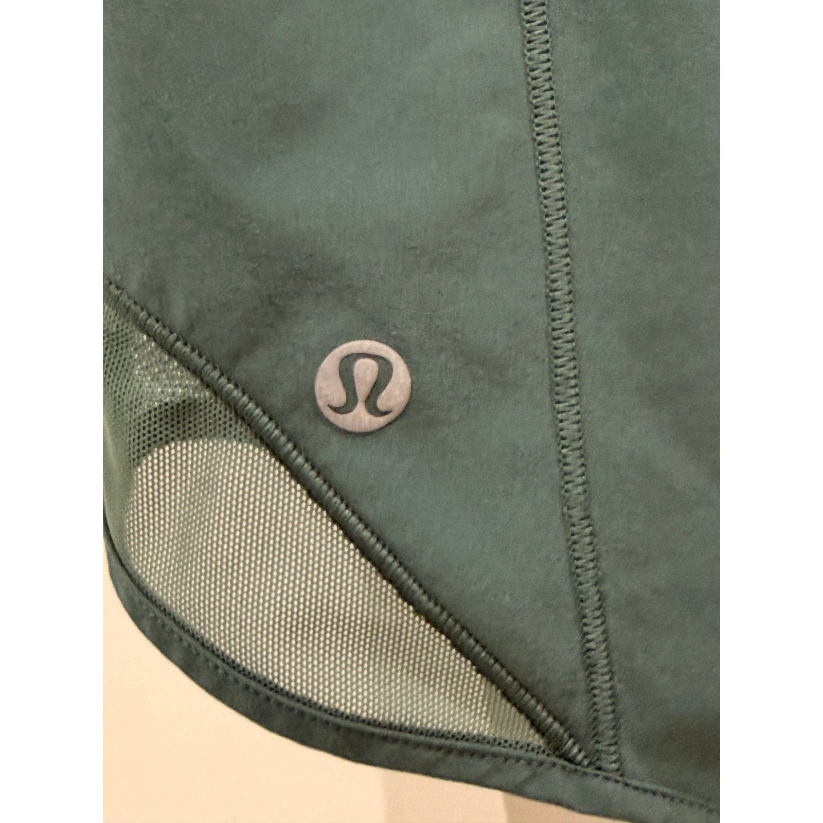 6443 Lululemon Hotty Hot Short II (Long 4") Dark Forest Sz 8 *LOVED