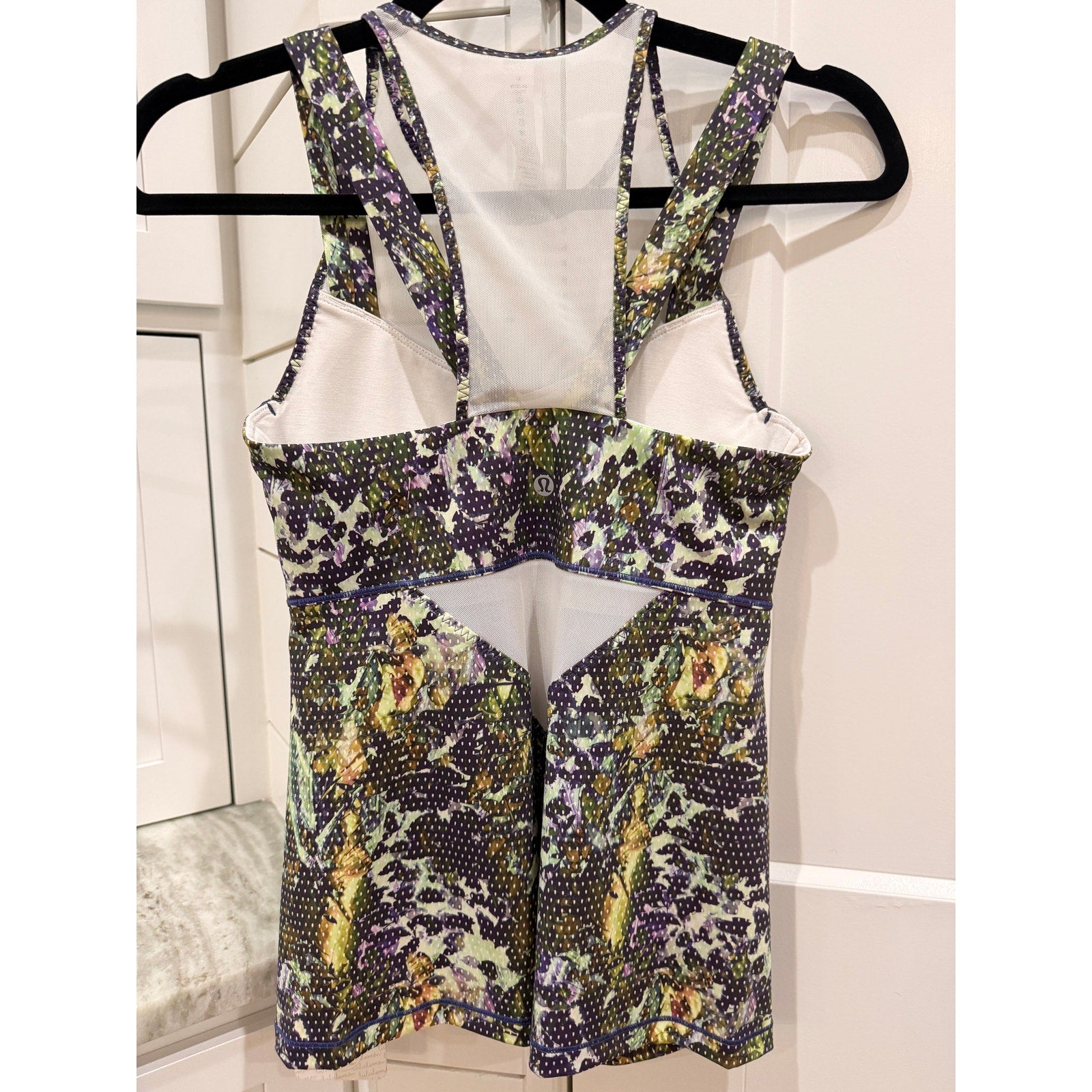 6575 NWT Lululemon Running In The City Tank *VERY RARE Sz 4 *Vintage