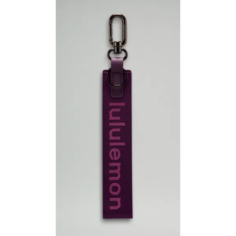 6555 NWT Lululemon Never Lost Keychain- DRAMATIC MAGENTA/WSD MAUVE *SOLD OUT