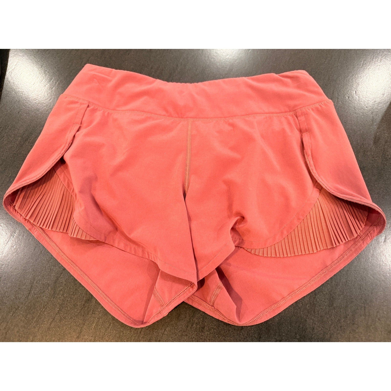 6525 - Lululemon Play Off The Pleats Short 3" Auburn