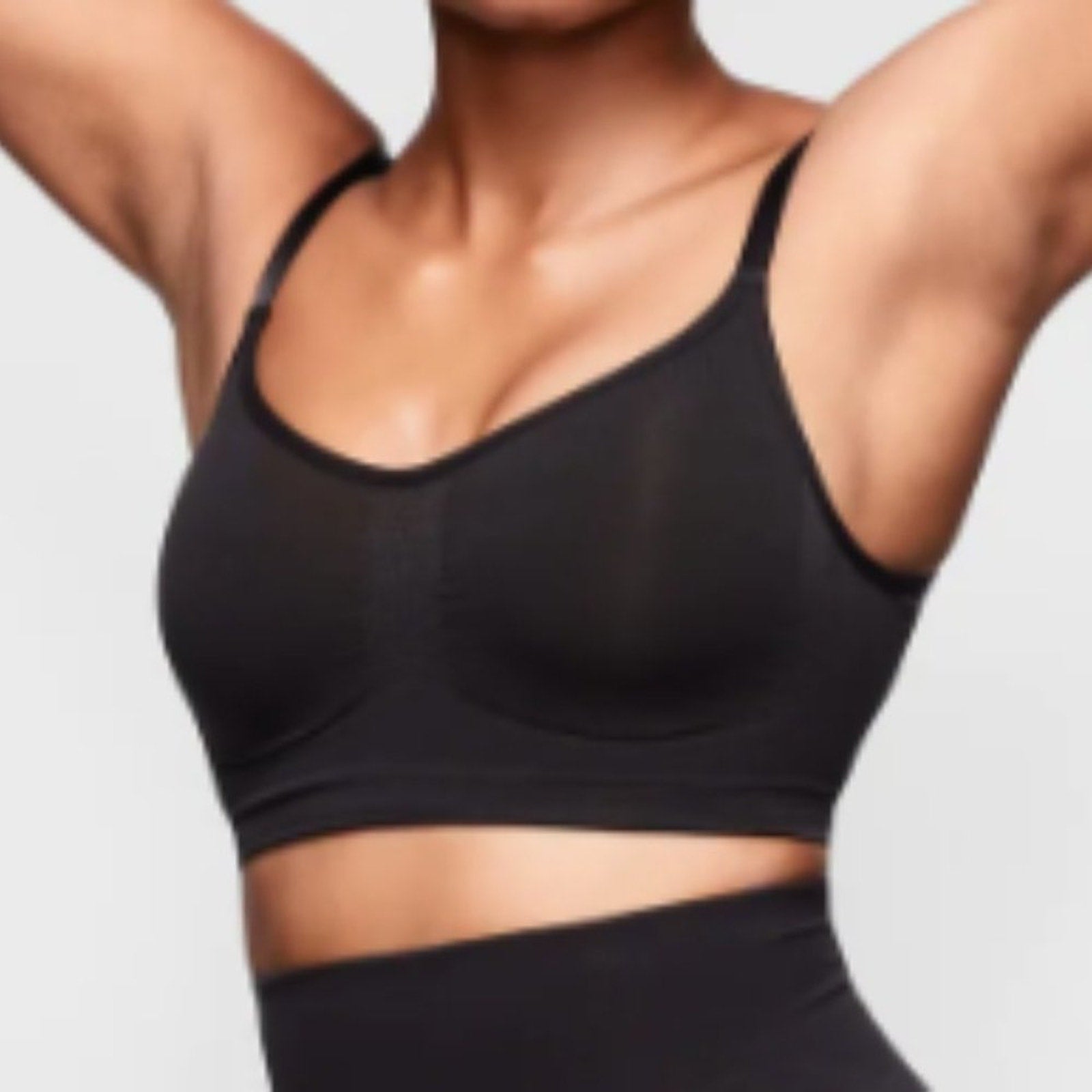 (2224/2225) SKIMS NWT SEAMLESS SCULPT  BRALETTE **ONYX in L/XL
