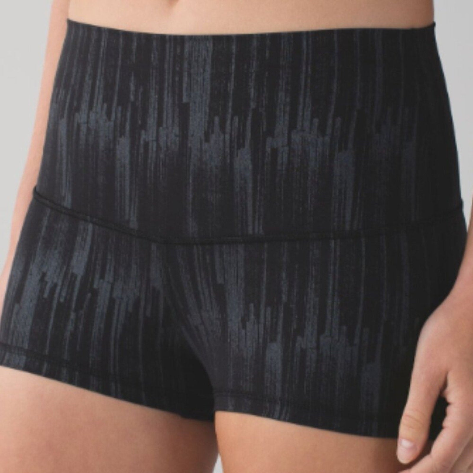 (6276) LULULEMON Boogie Short *Luxtreme (Roll Down) in Sz 8 *PRETTY *RARE