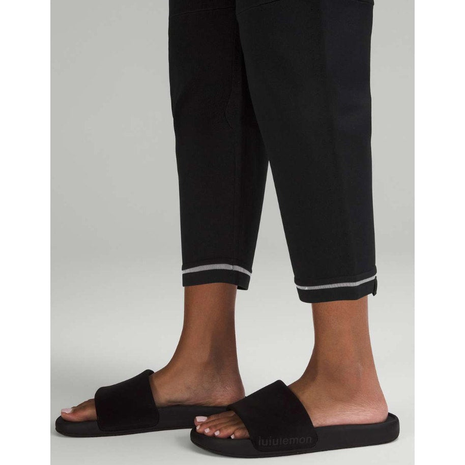 454 - LULULEMON Relaxed-Fit High-Rise Knit Cropped Pants 24" Black in Sz S