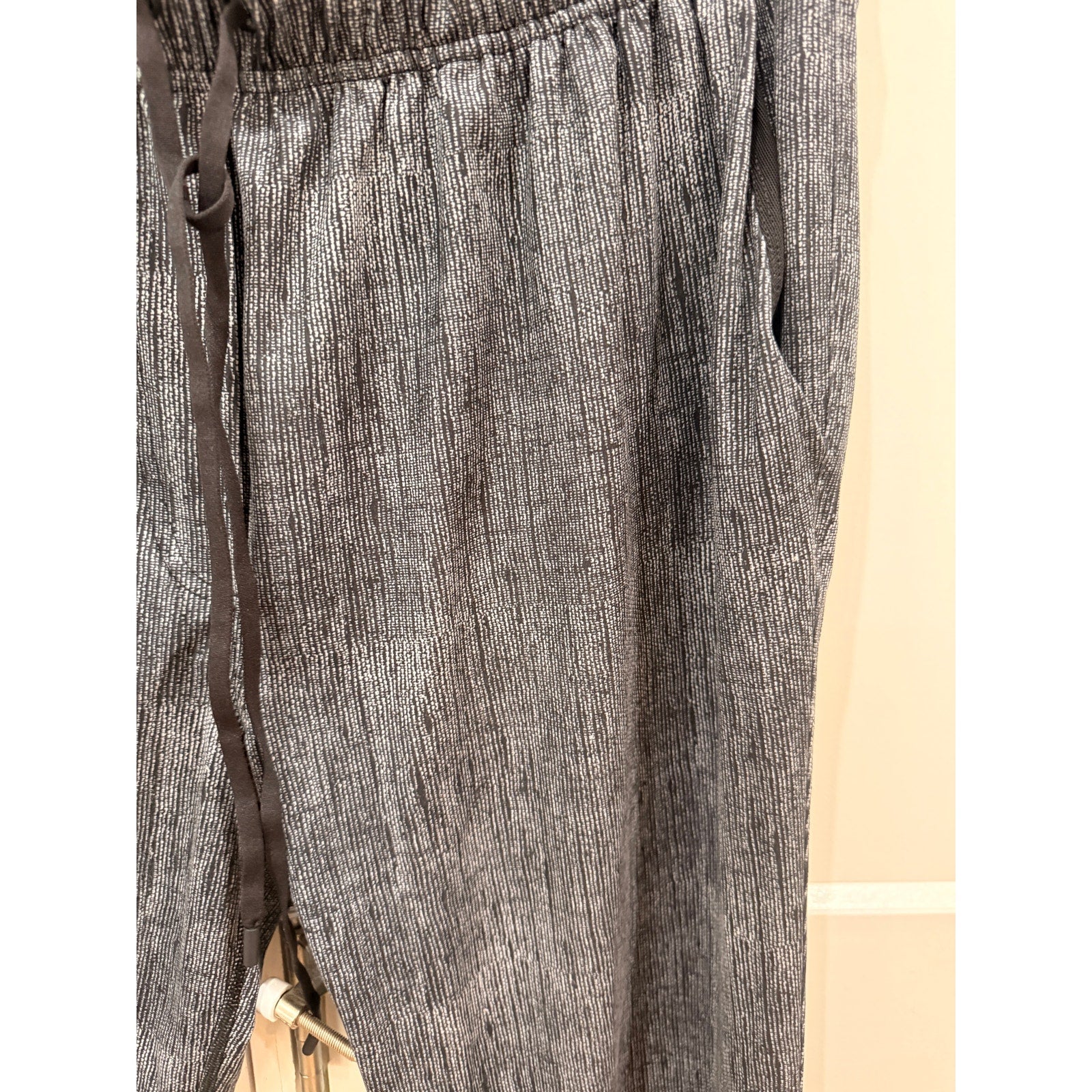 6478 LULULEMON On The Fly Pant *28" sz 8 *LOVED