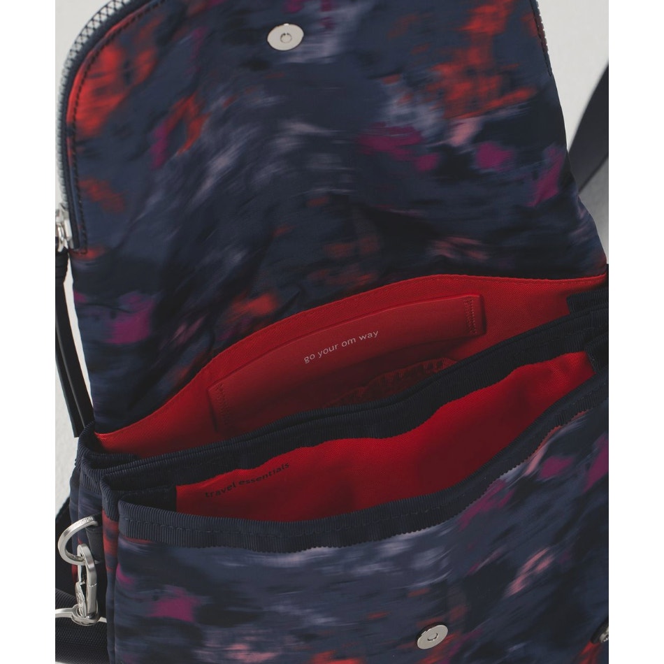0095 LULULEMON Party Om Bag Simple Blooms Regal Plum Multi / Naval Blue *RARE