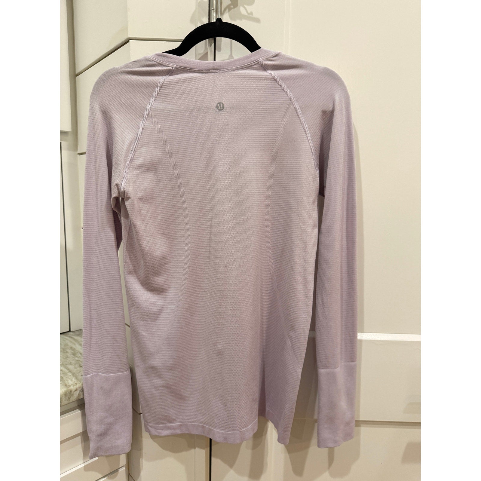 6042 - LULULEMON RUN: Swiftly Tech Long Sleeve Crew Sz 8 *FLAW