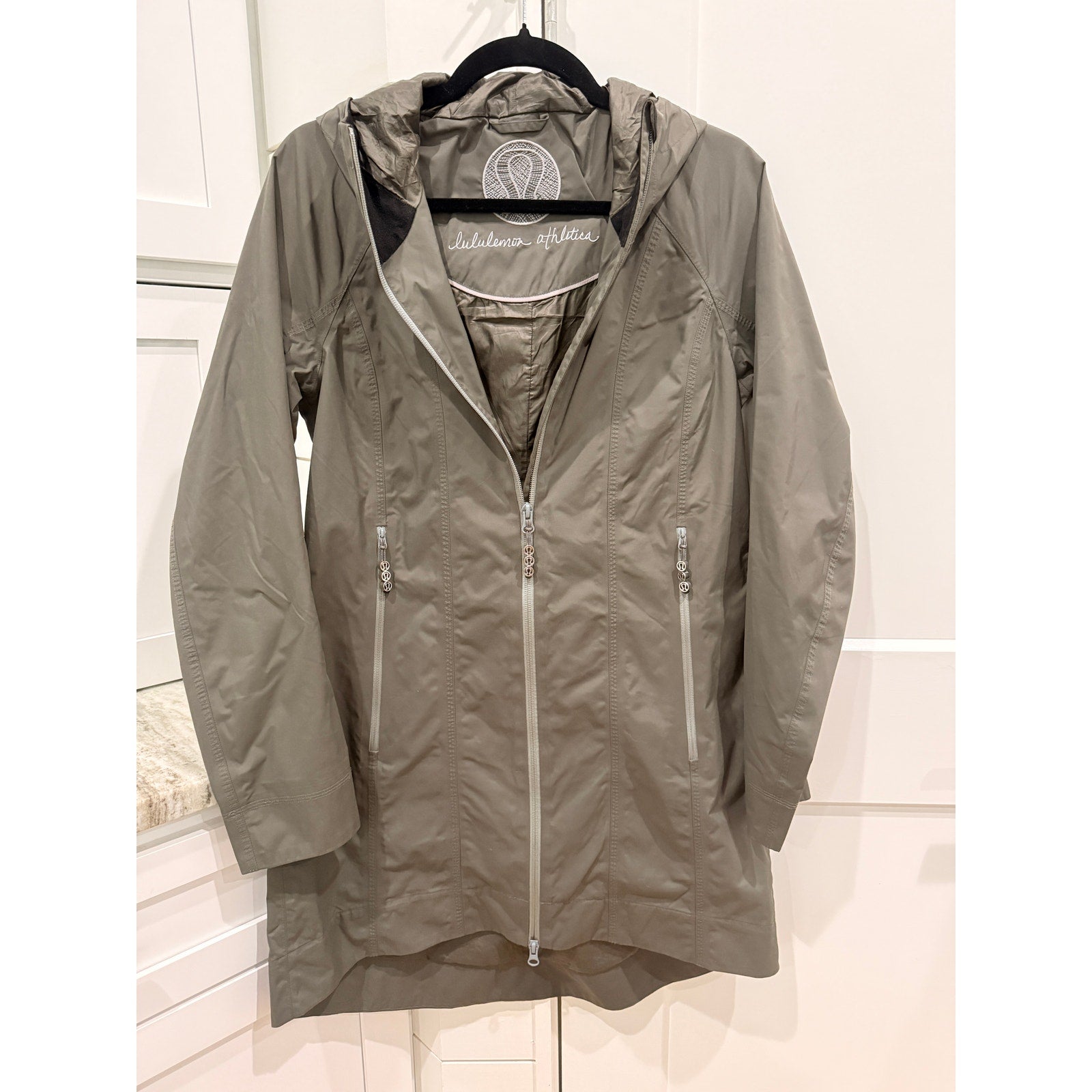 324 LULULEMON Right As Rain Jacket Special Edition in Olive Sz 6