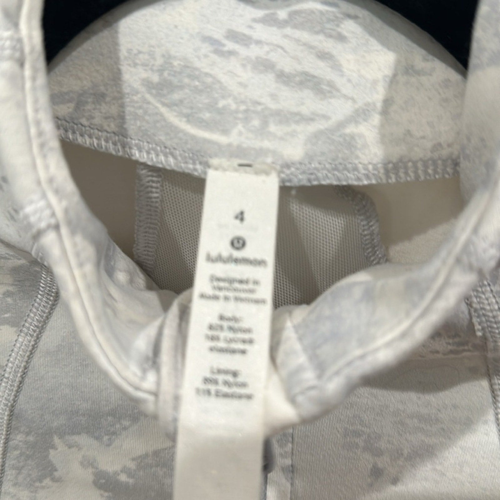 (6239) LULULEMON Define Jacket Sz 4 *EUC