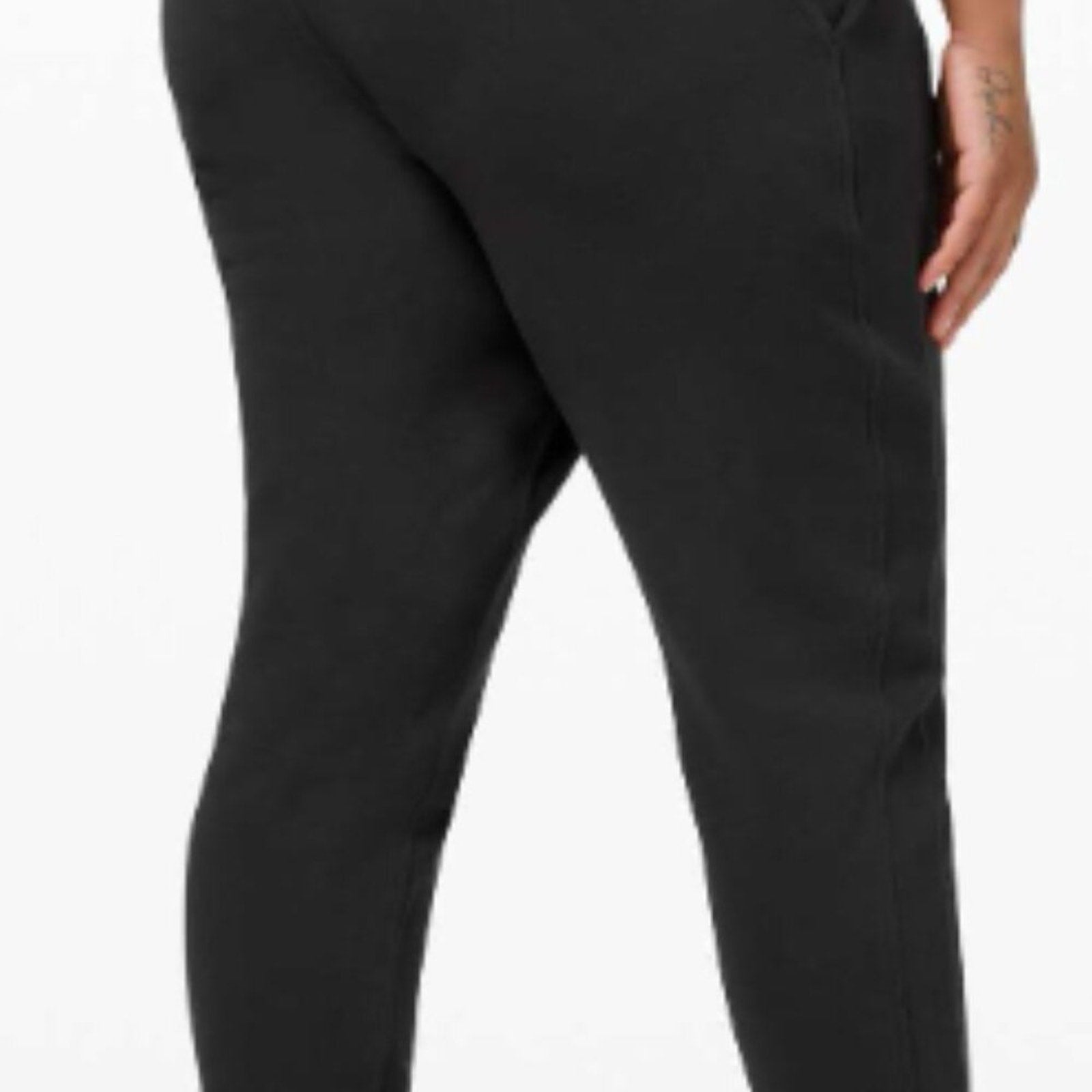 (6321) LULULEMON SCUBA JOGGERS in SZ 6 in BLACK