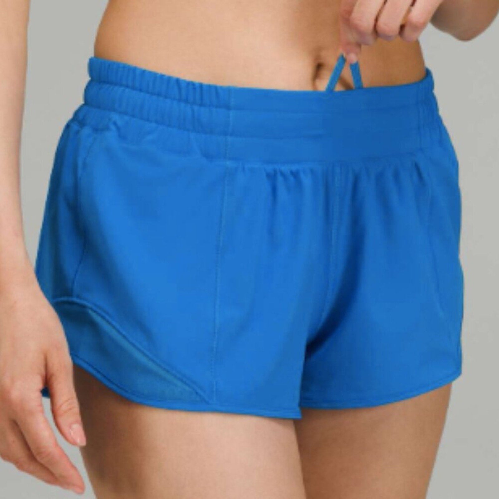 (6364) Lululemon Hotty Hot Low-Rise Short 2.5" in Sz 12 (POOLSIDE) HOT