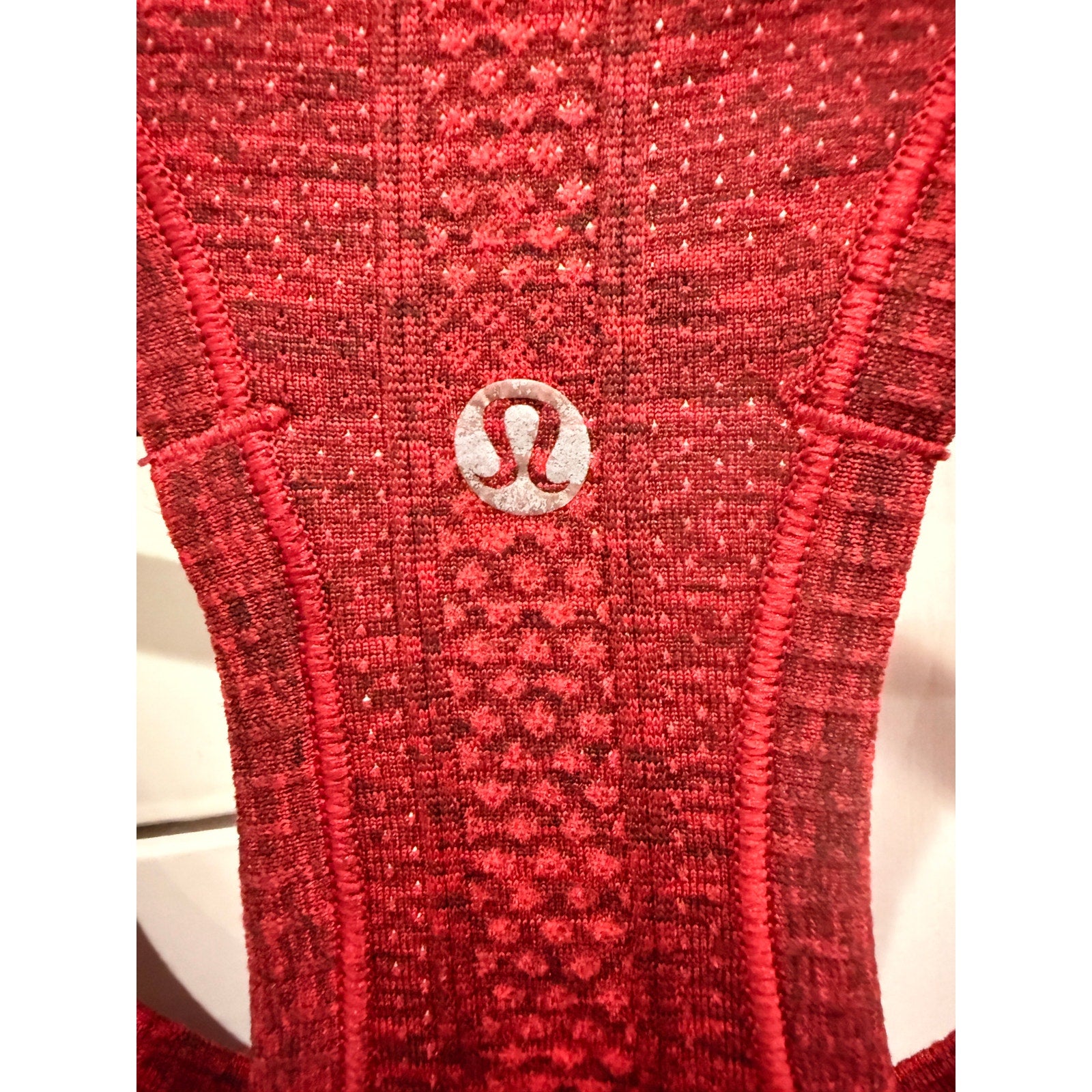 0202  🍋 LULULEMON RUN: Swiftly Tech Racerback in lack / True Red Sz 6