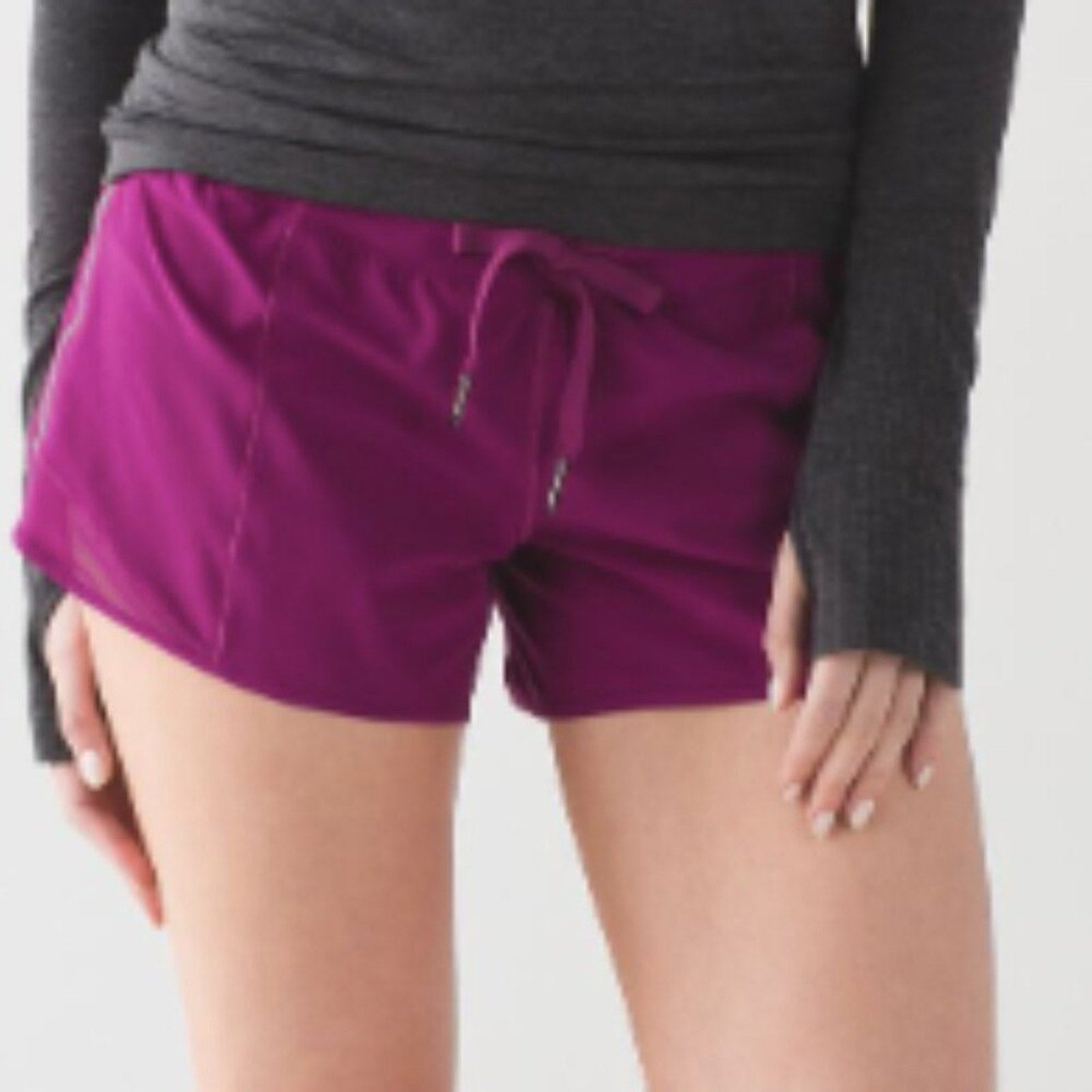 (6146) LULULEMON Hotty Hot Short (Long) 4" in Sz 6 *LOVED *EUC
