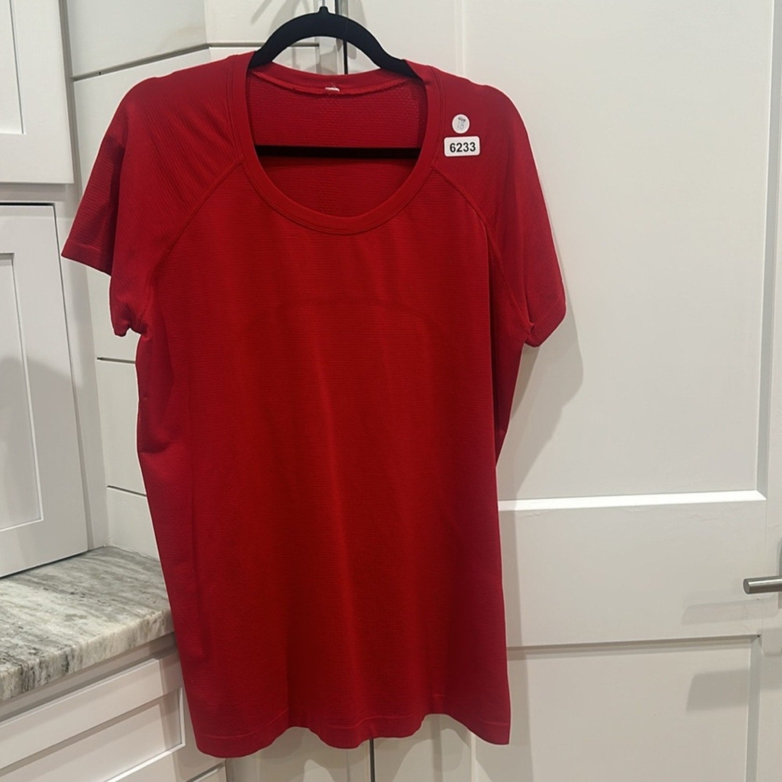 6233 - LULULEMON RUN: Swiftly Tech Short Sleeve Crew Sz 18 **LOVED