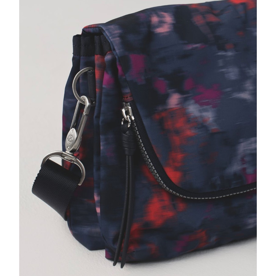 0095 LULULEMON Party Om Bag Simple Blooms Regal Plum Multi / Naval Blue *RARE