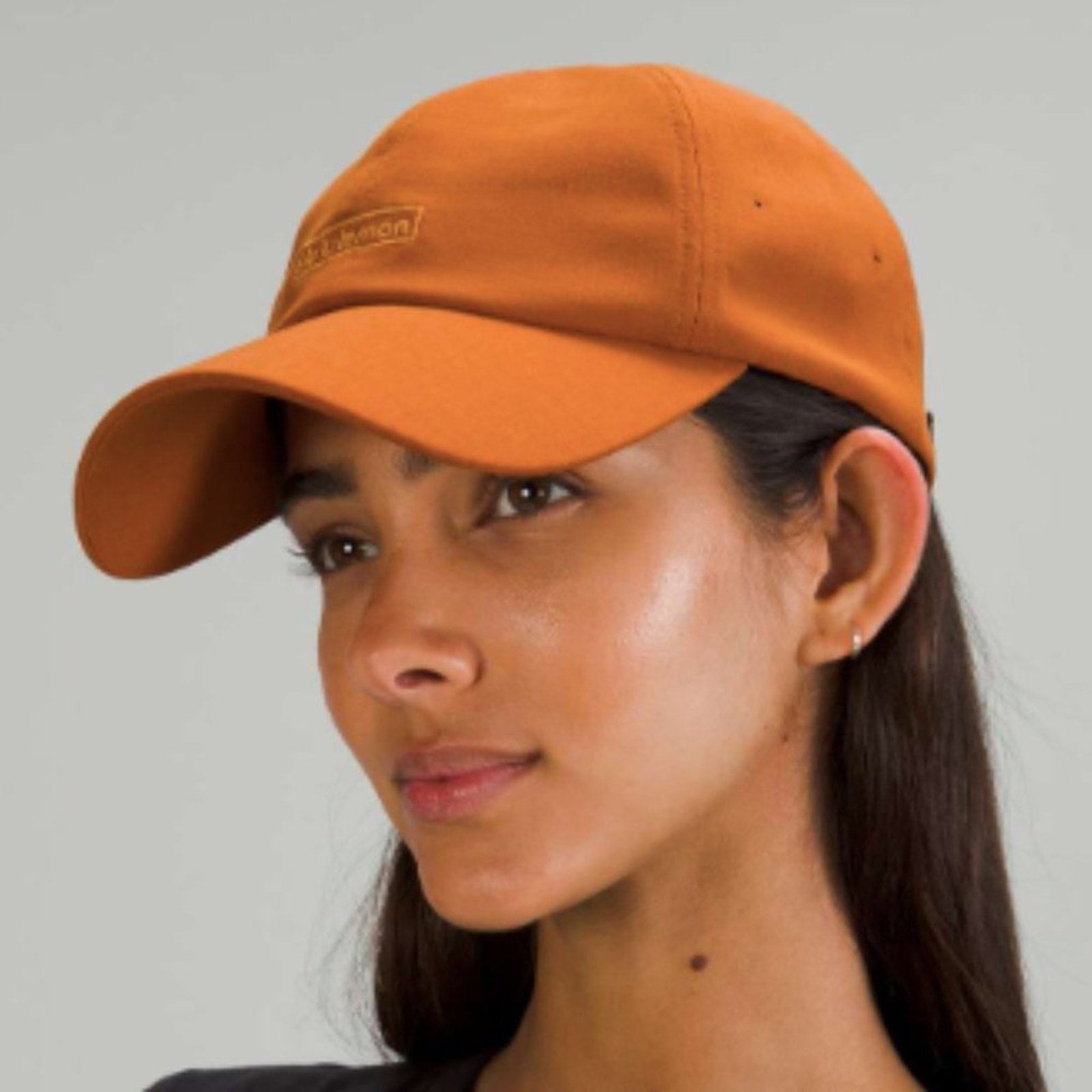 (2393) NWT LULULEMON Women's Baller Hat Soft Embroidered in SABLE/GOLD