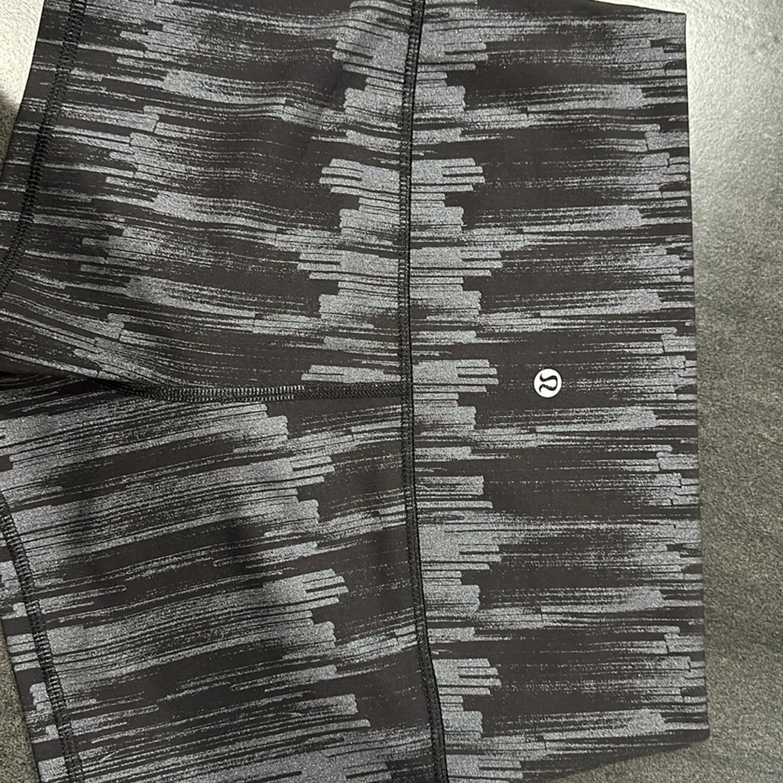 (6276) LULULEMON Boogie Short *Luxtreme (Roll Down) in Sz 8 *PRETTY *RARE