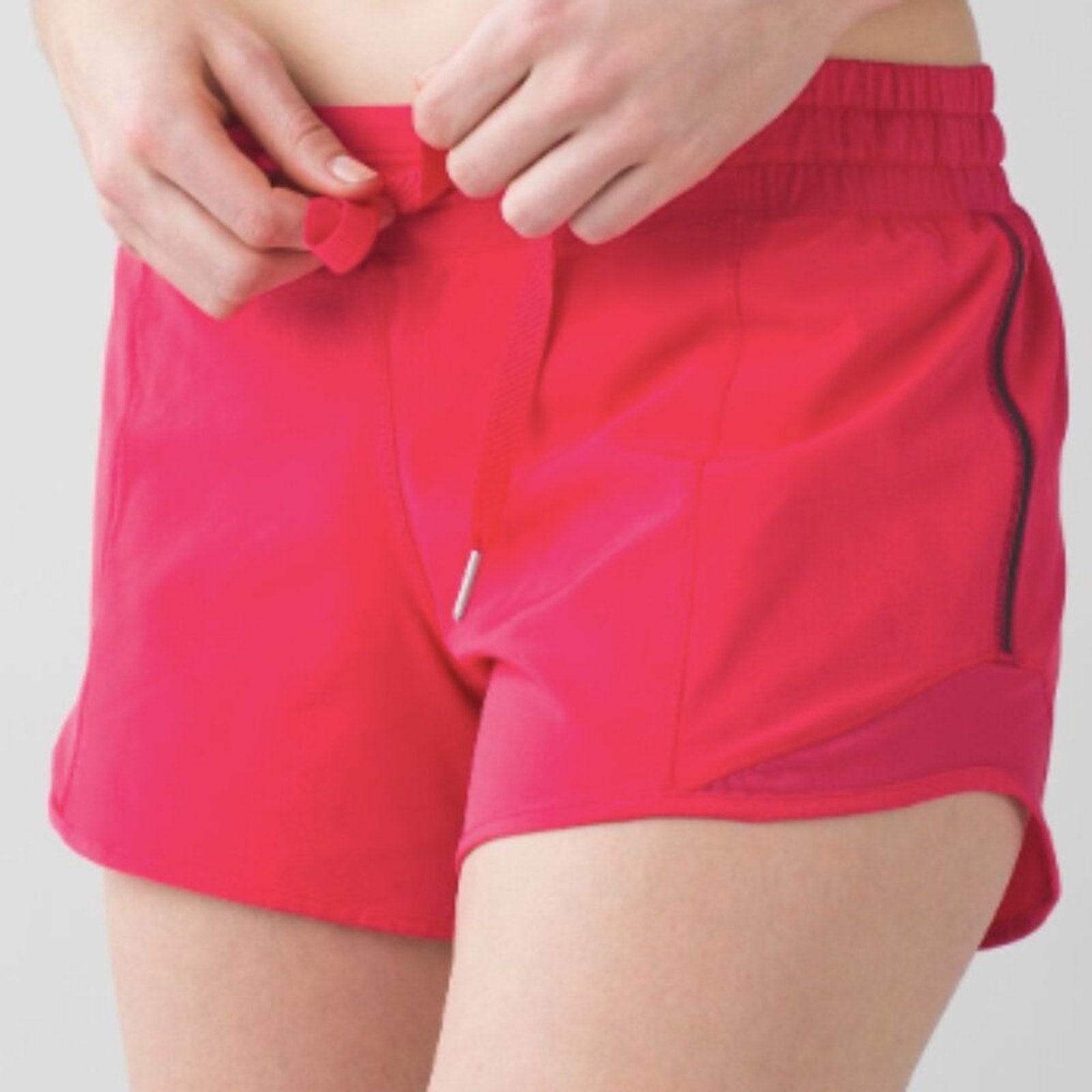 (6295) LULULEMON Hotty Hot Short  4" in Sz 4 in BOOM JUICE *LOVED *GUC