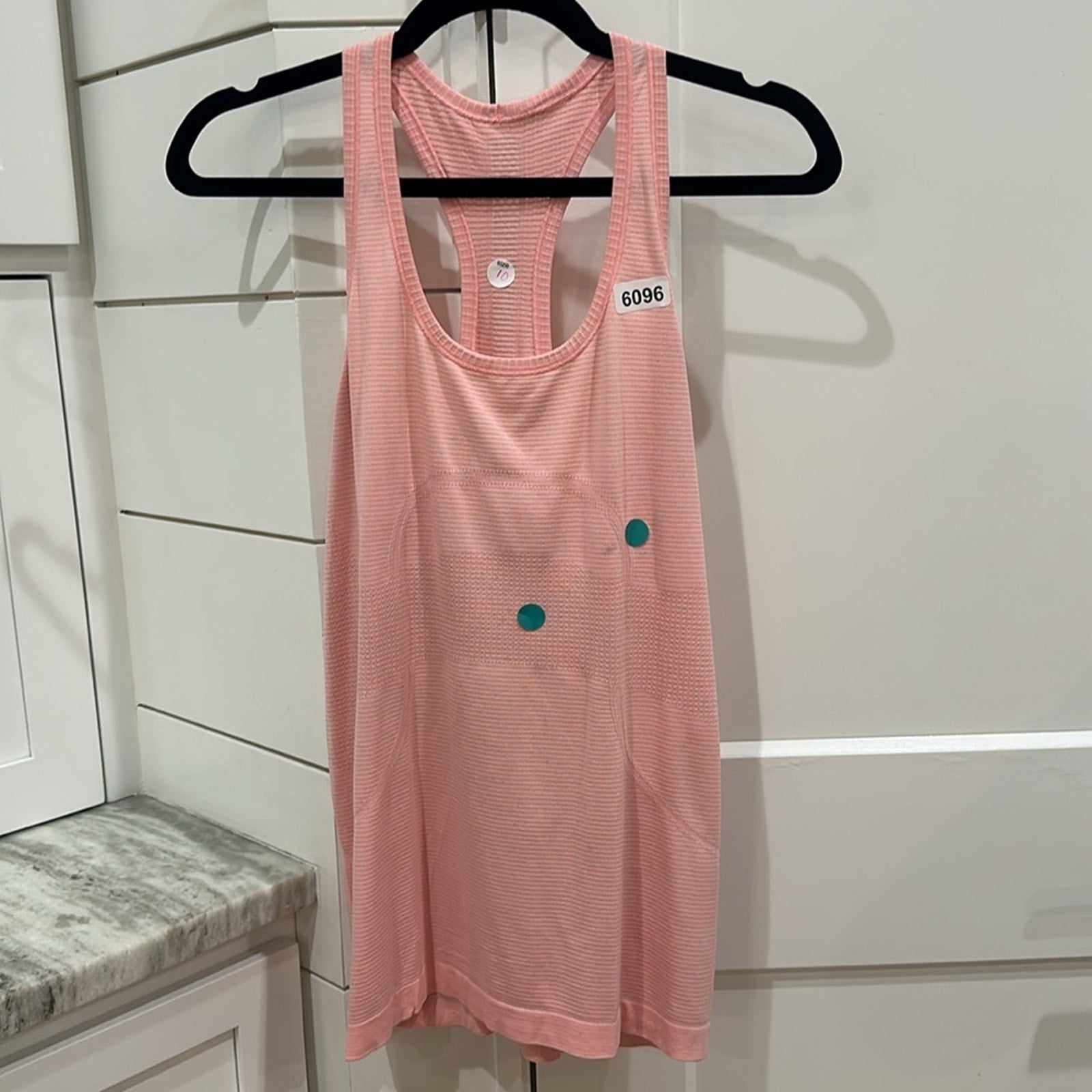 6096 - LULULEMON RUN: Swiftly Tech Racerback Sz 10 ** FLAW