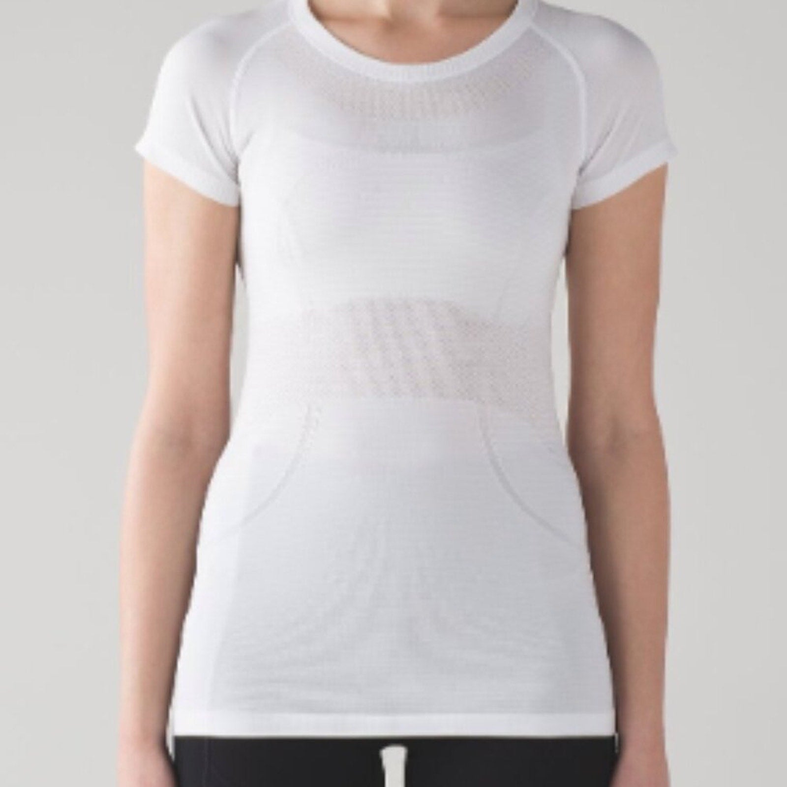 6065 - LULULEMON RUN: Swiftly Tech Short Sleeve Crew Sz 12 **FLAW