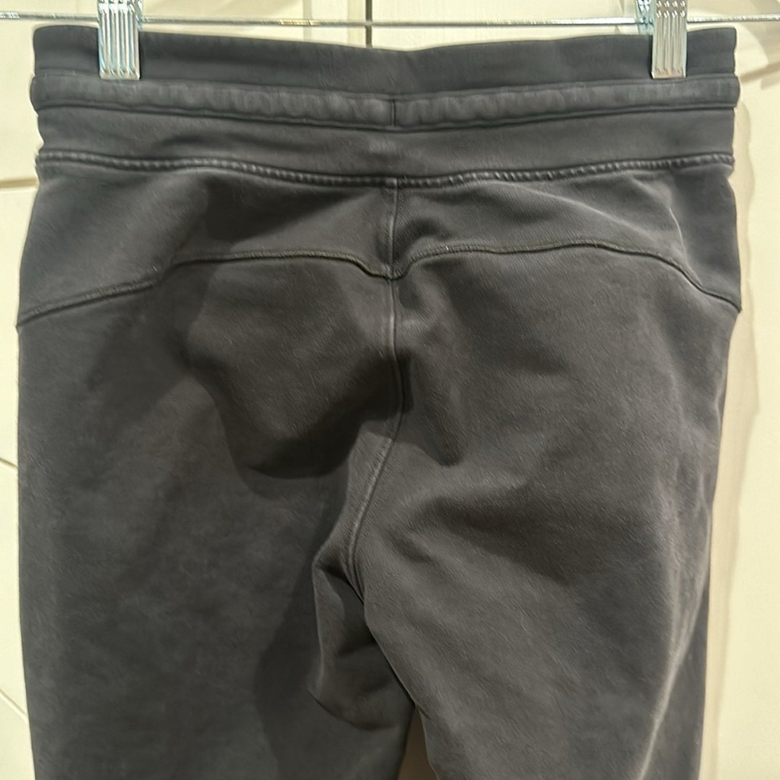 (6322) LULULEMON Ready to Fleece Jogger Sz 4 in Black