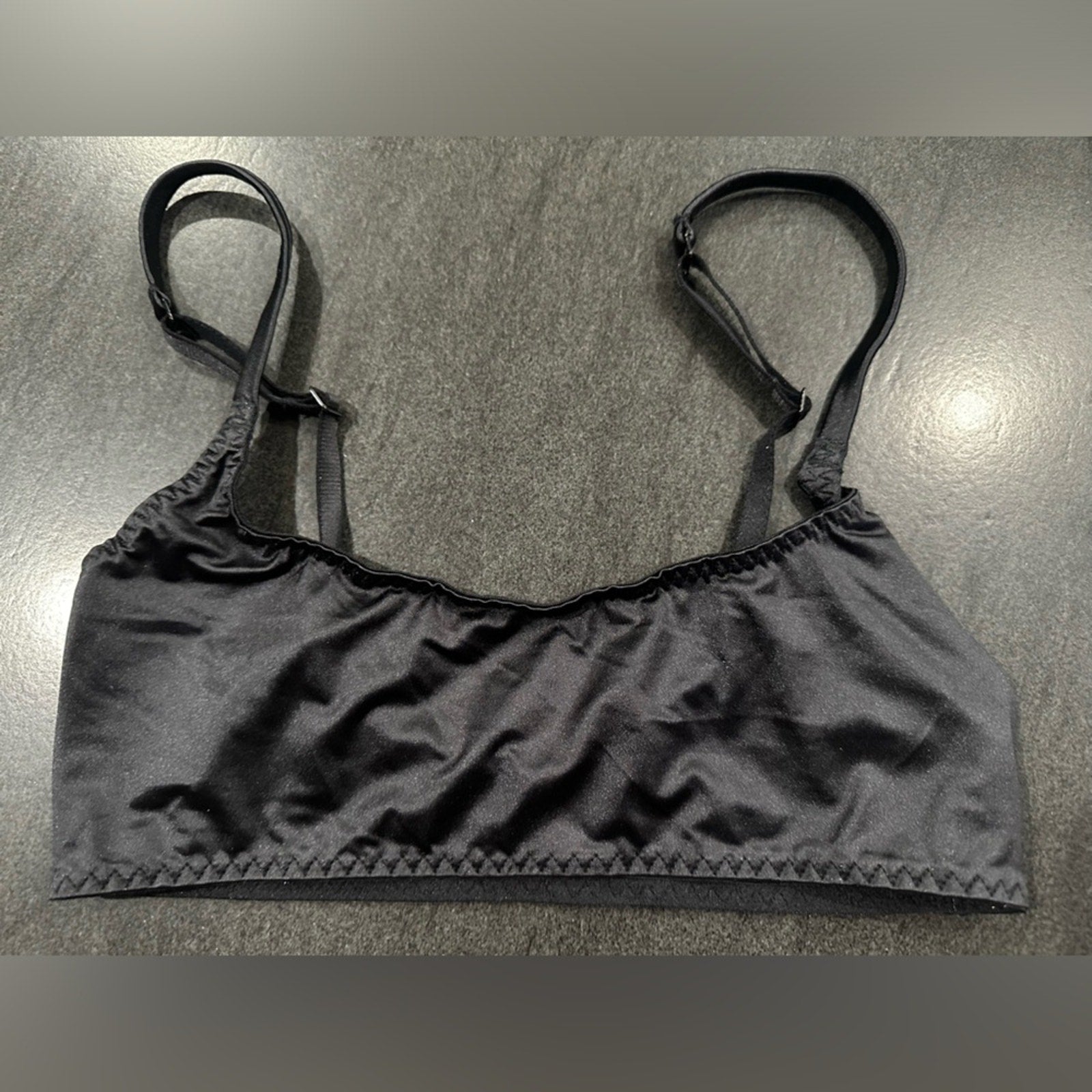 (2426) SKIMS NWOT SCOOP SATIN BRALETTE ** ONYX Sz XS