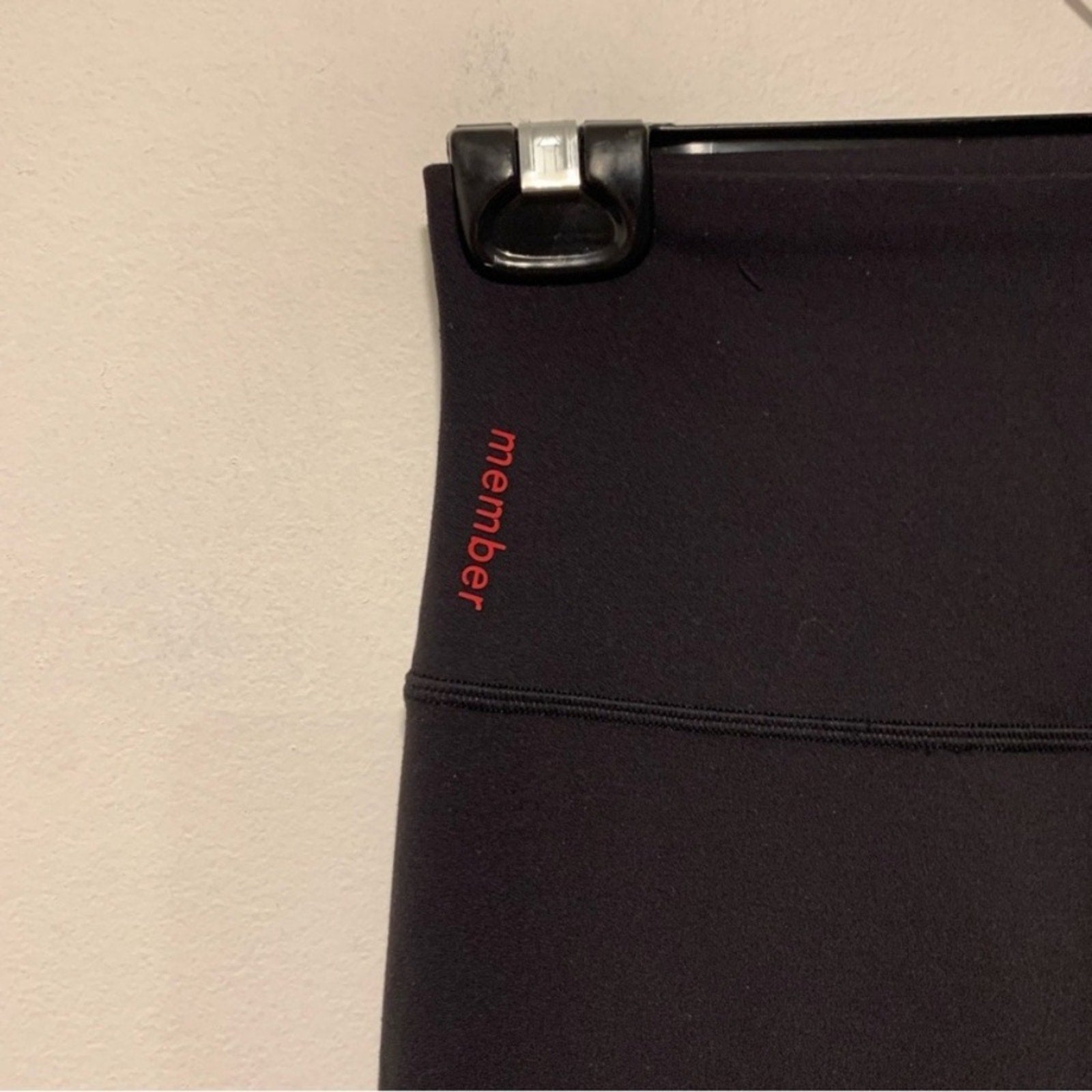 LULULEMON Member** Exclusive** Align tights w/ RED symbol size 6