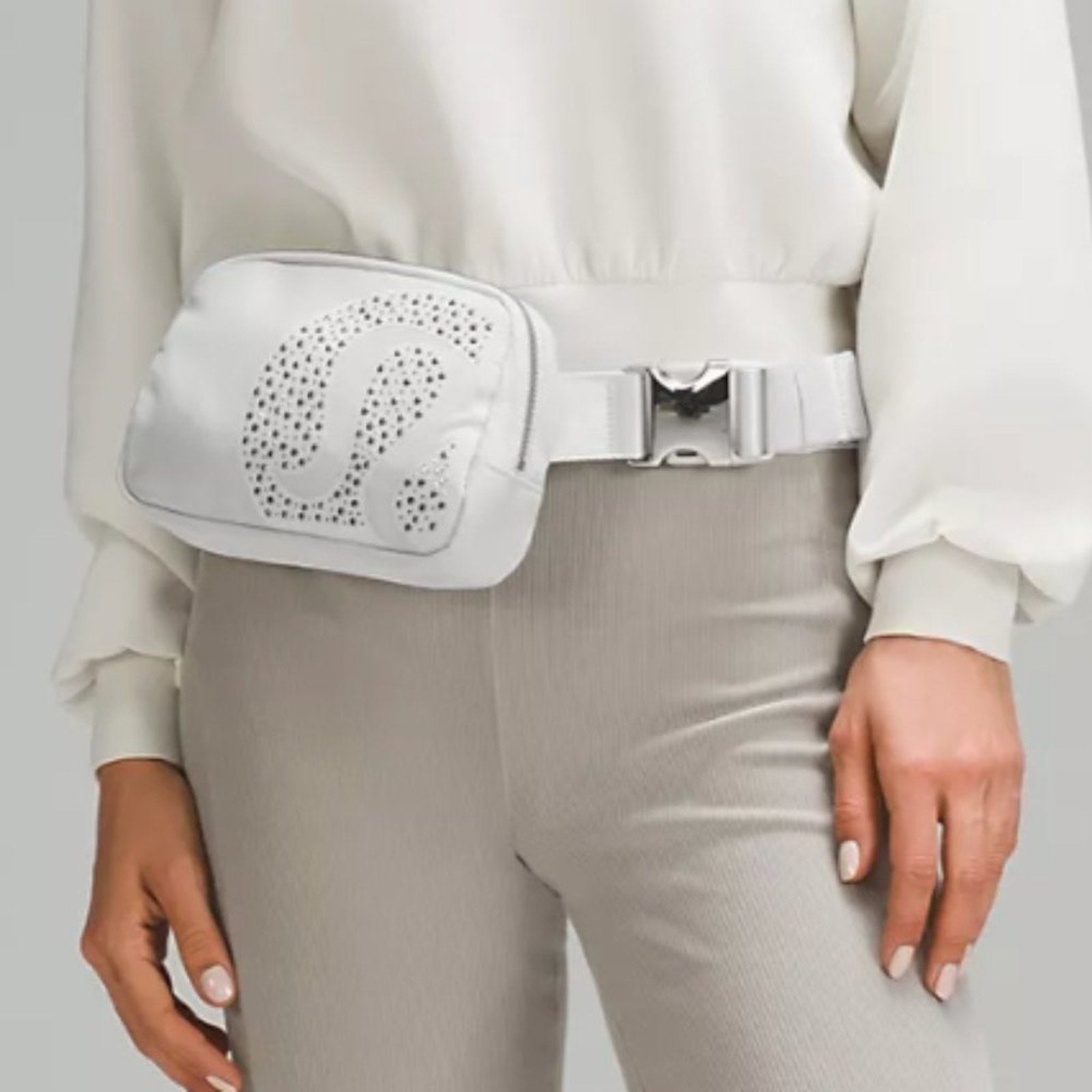 2298 NWT LULULEMON Everywhere Belt Bag 1L Studded in VAPOR