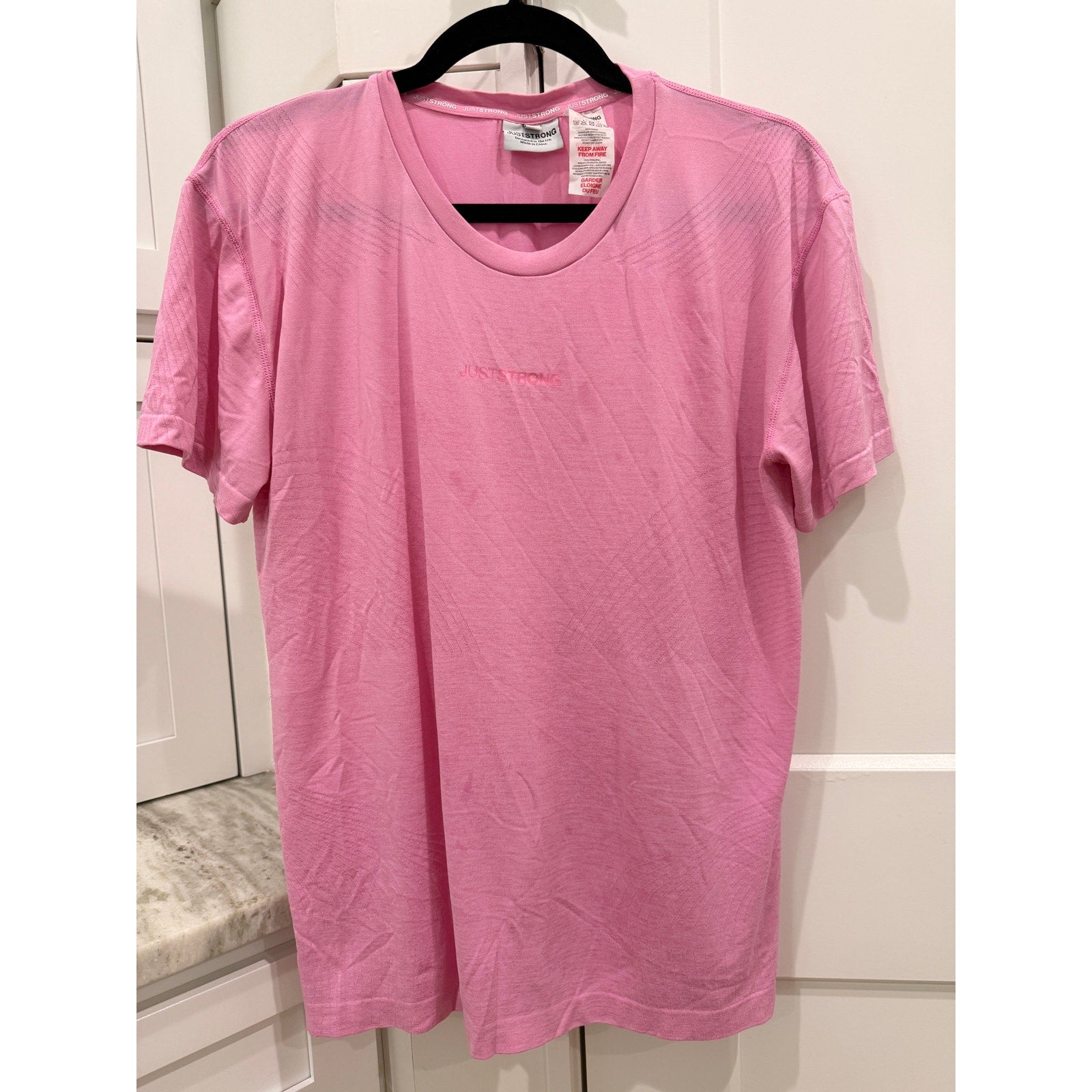 366- JUST STRONG Laser Seamless Workout Tee in Bubblegum in Sz L