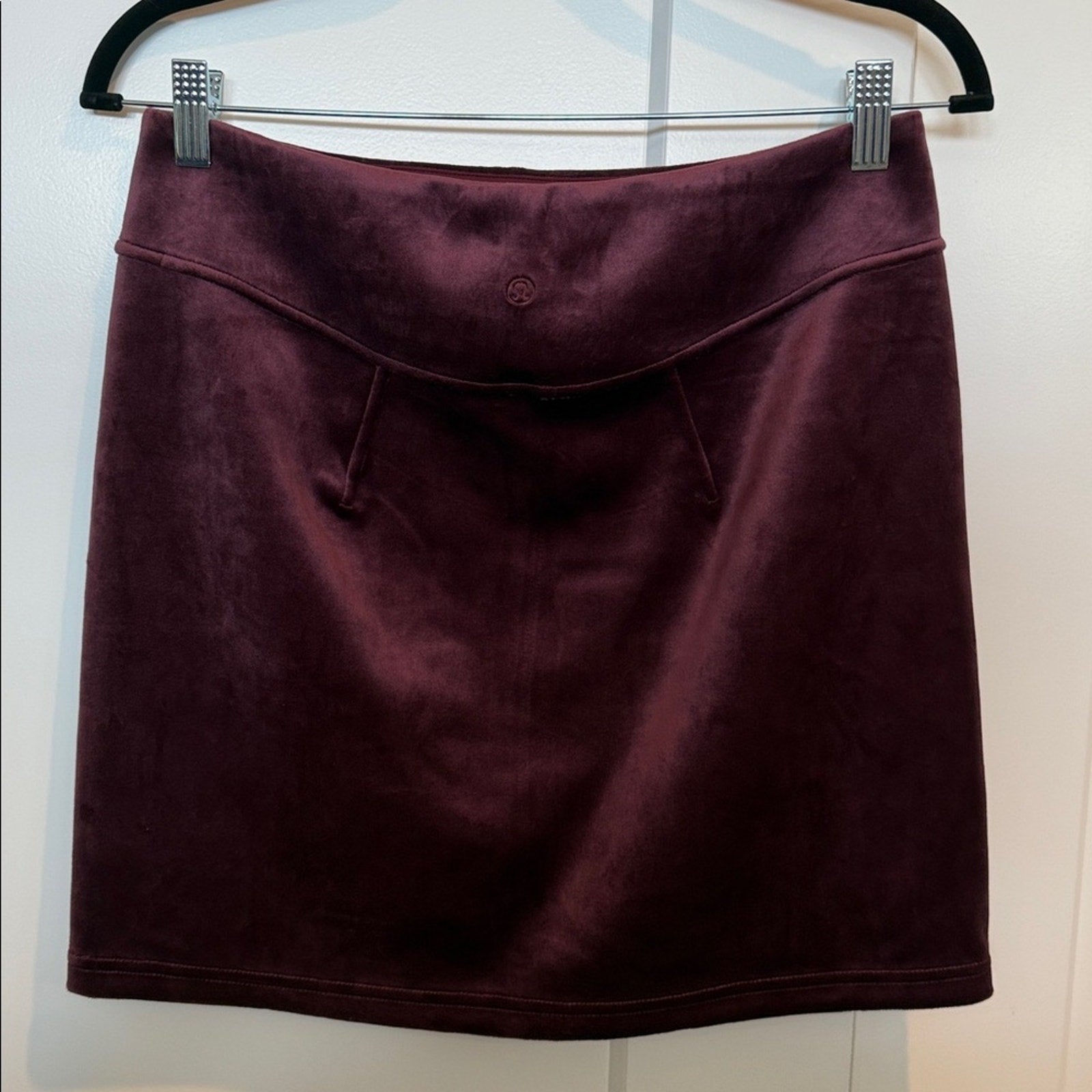 (6880) LLL NWT SCUBA HR MINI Skirt in Velvet $88 in GARNET Sz M