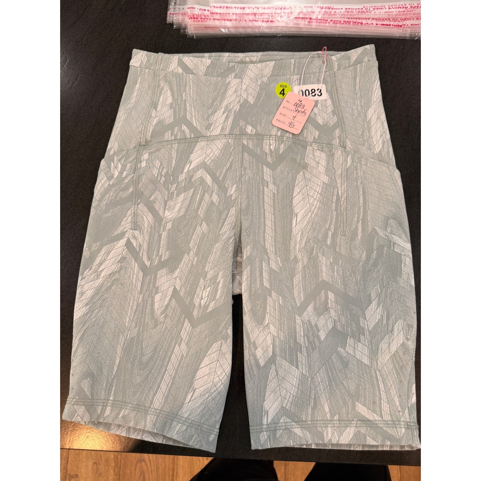 83 - Lululemon Swift Speed HR Short 8" Reverberate Chevron Jacquard Silver Sz 4
