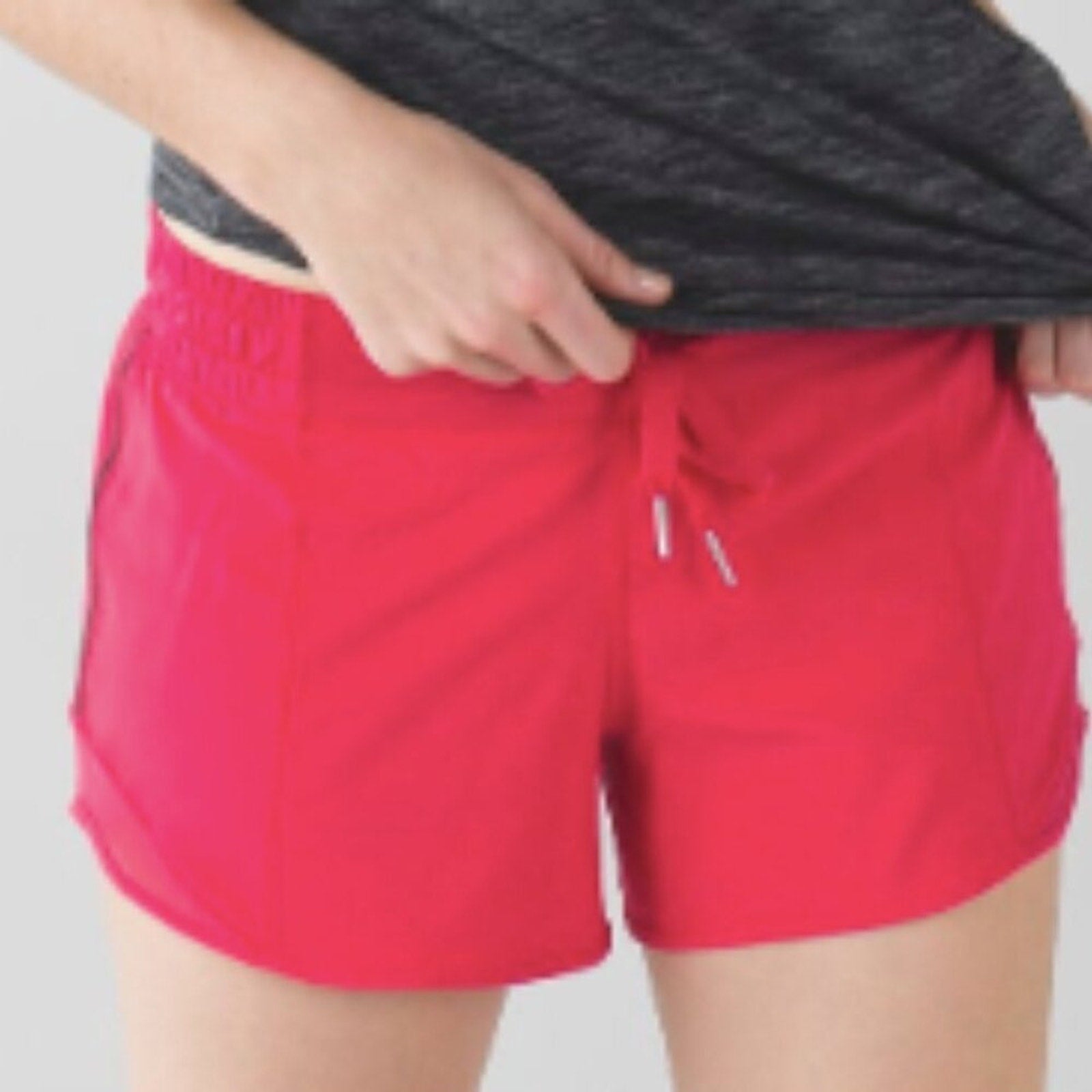 (6295) LULULEMON Hotty Hot Short  4" in Sz 4 in BOOM JUICE *LOVED *GUC