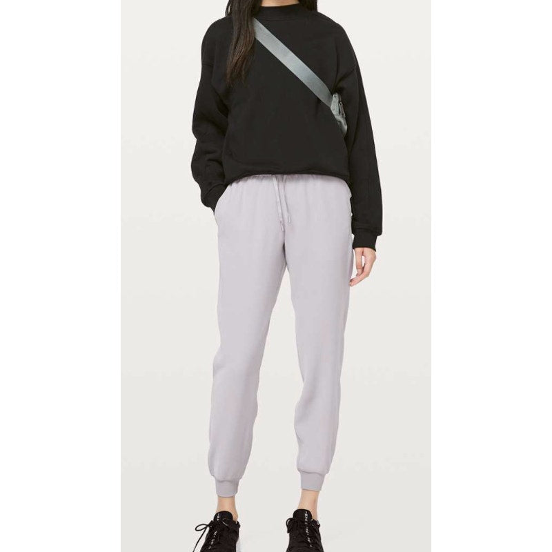 453 - LULULEMON On The Fly Jogger in Silverscreen Sz 6