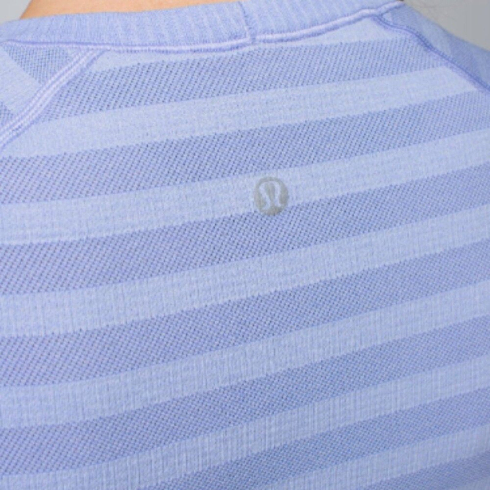 6084 - LULULEMON RUN: Swiftly Tech Short Sleeve Crew Sz 6 **Loved *STRIPE