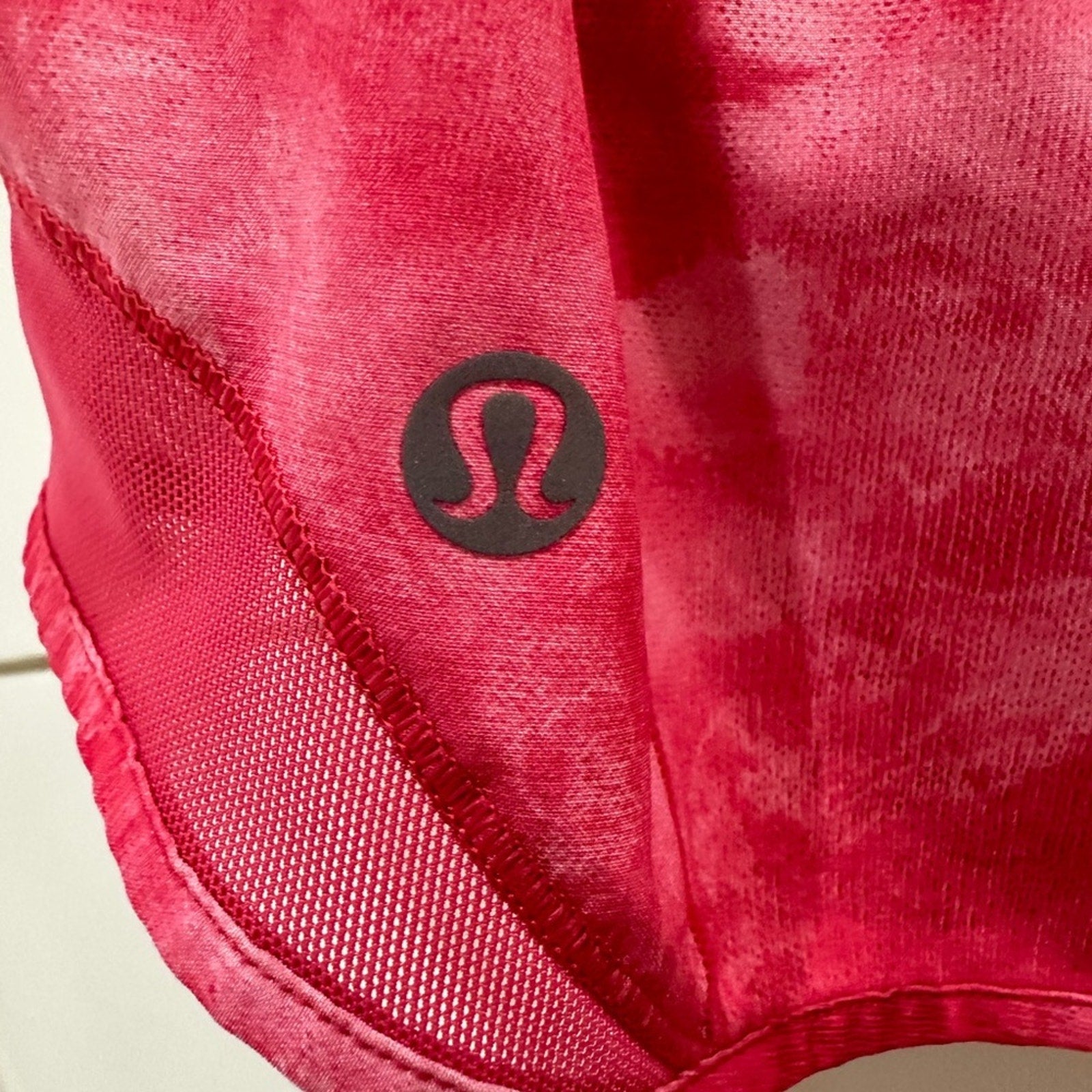 (2172) LULULEMON HOTTY HOT SHORTS Sz 4 **LOVED**