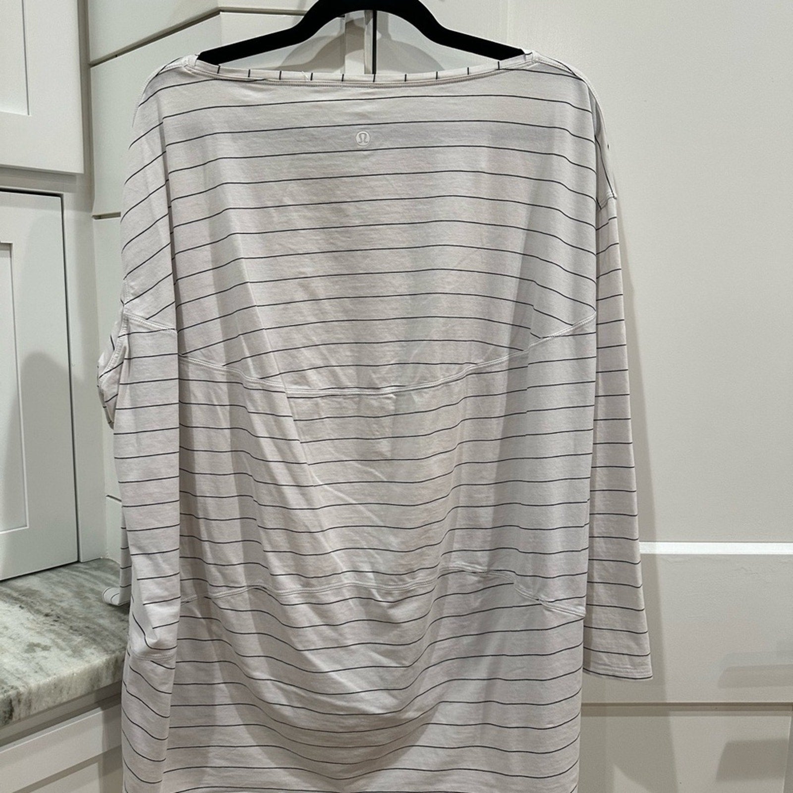 (2201) LULULEMON BACK in ACTION Long Sleeve P2P=28.5" Oversized