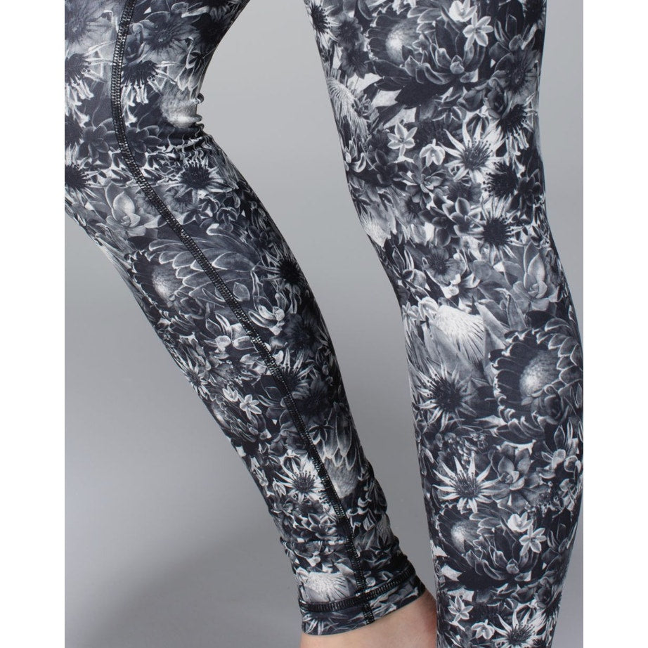 6607 LULULEMON Wunder Under Pant *Luxtreme Flowabunga Black Angel Wing Sz 12