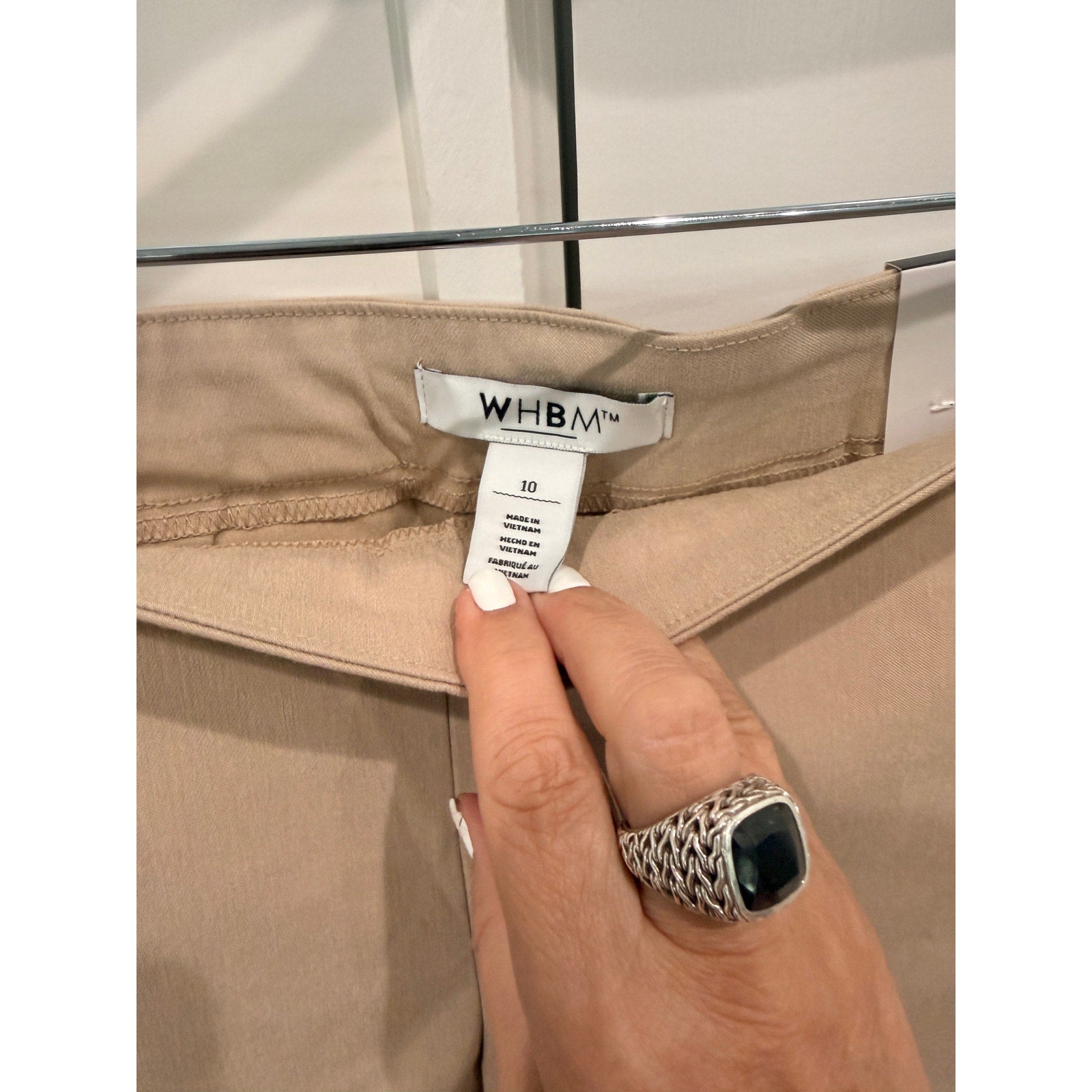 358 NWT WHITE House/Black Market Pull On Short in Sienna Sand in Sz 10